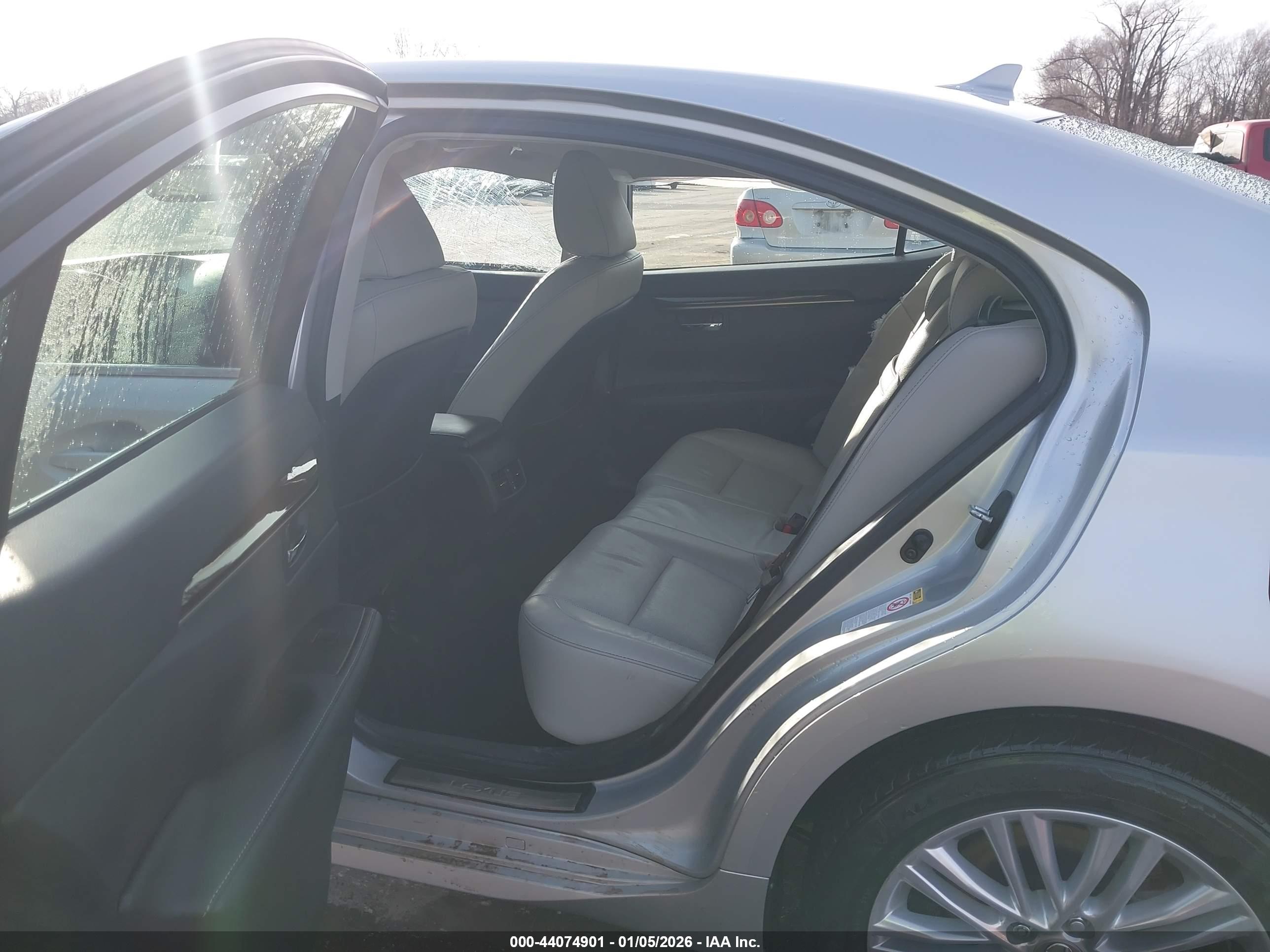 LEXUS ES image 8