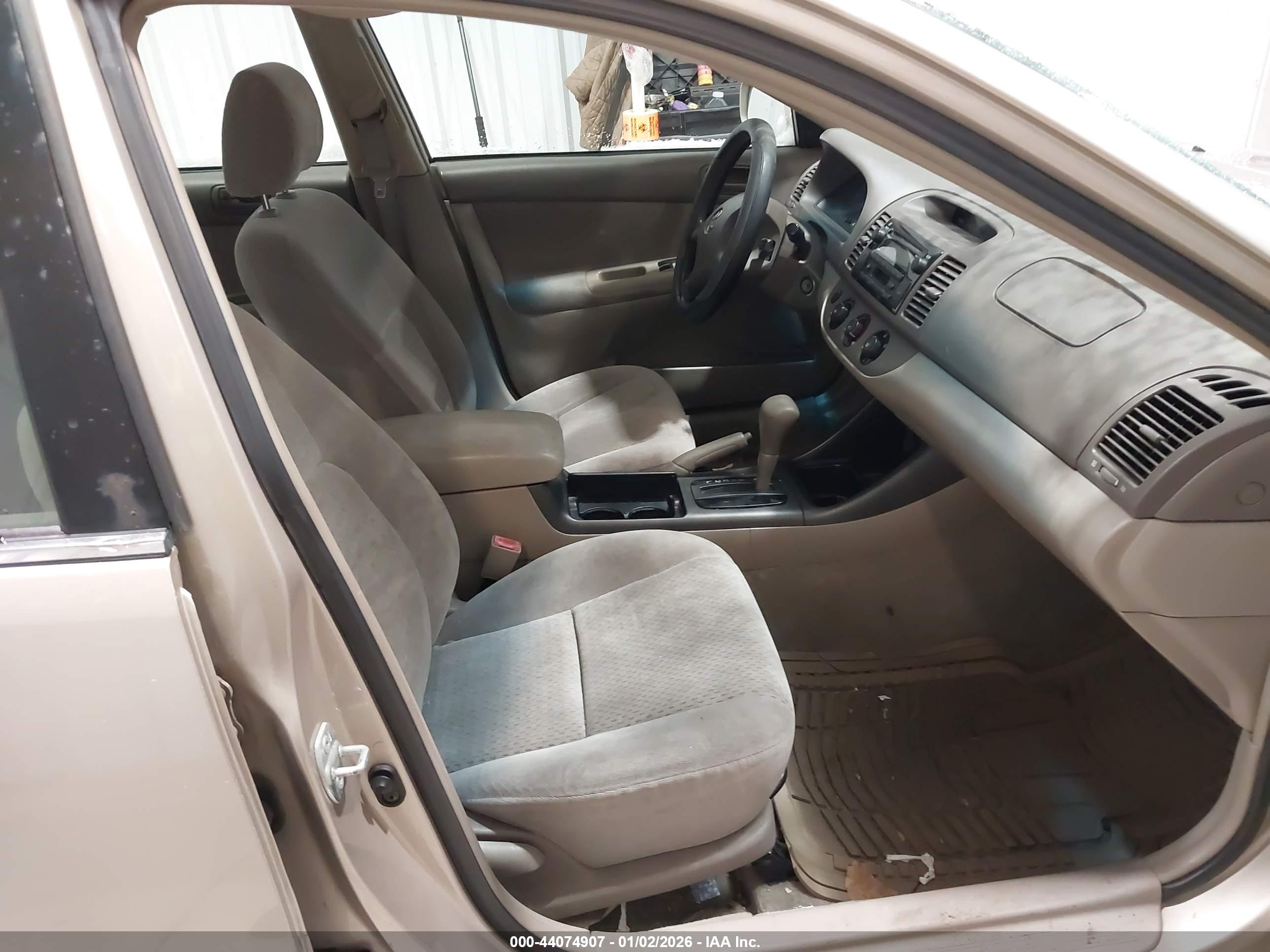 TOYOTA CAMRY image 5