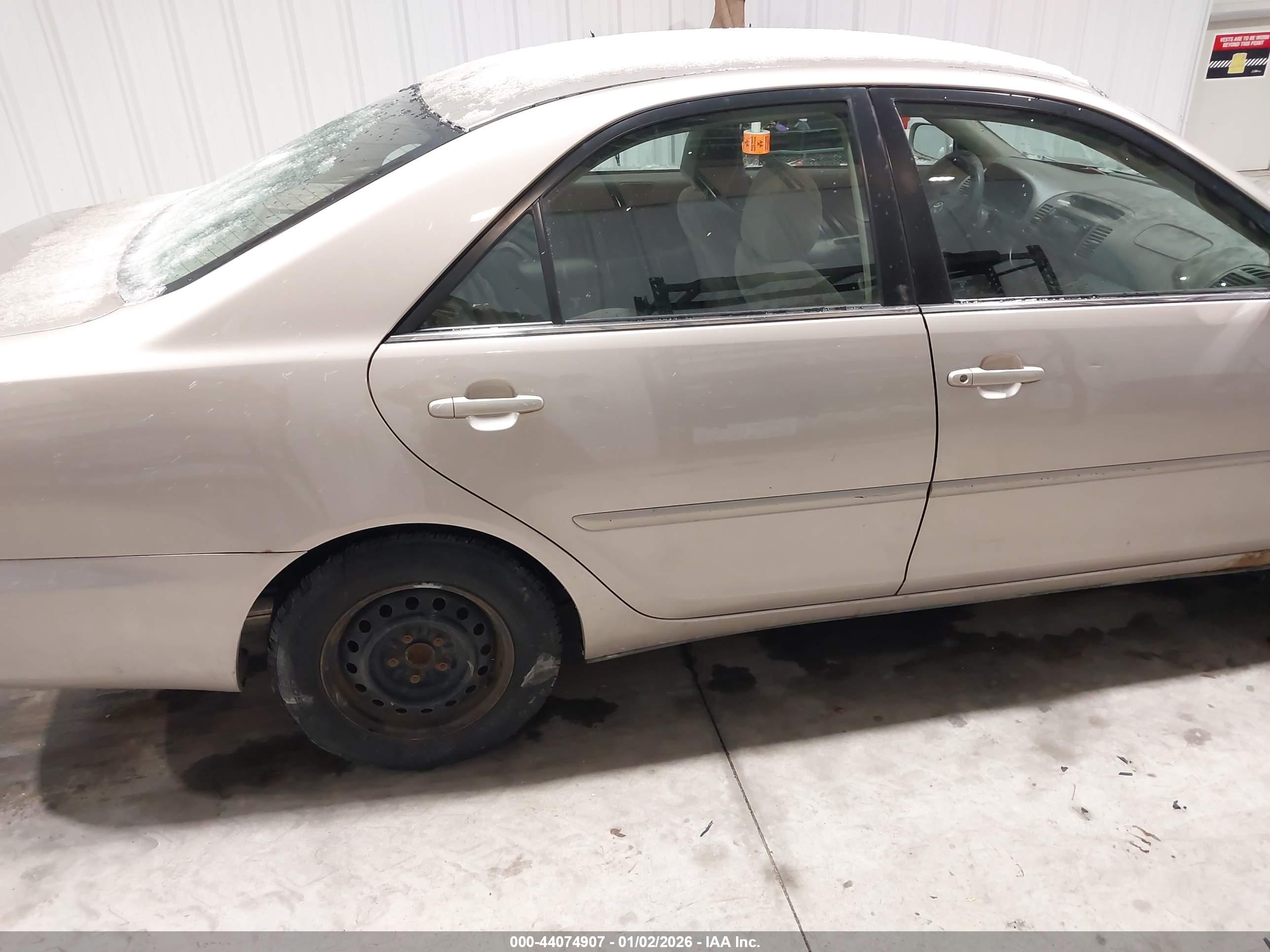 TOYOTA CAMRY image 6