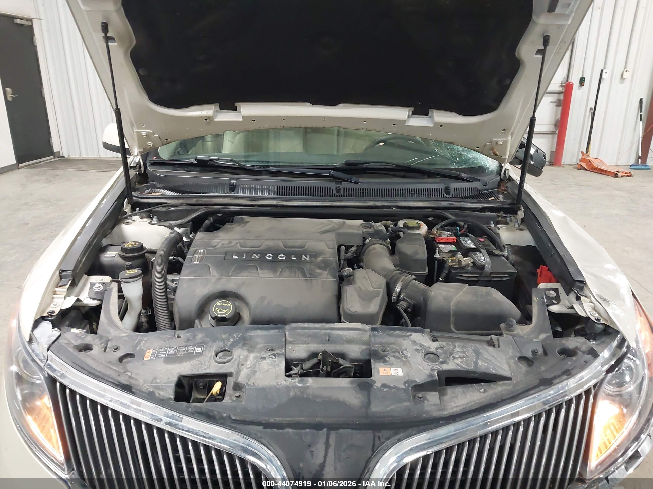 LINCOLN MKS image 10