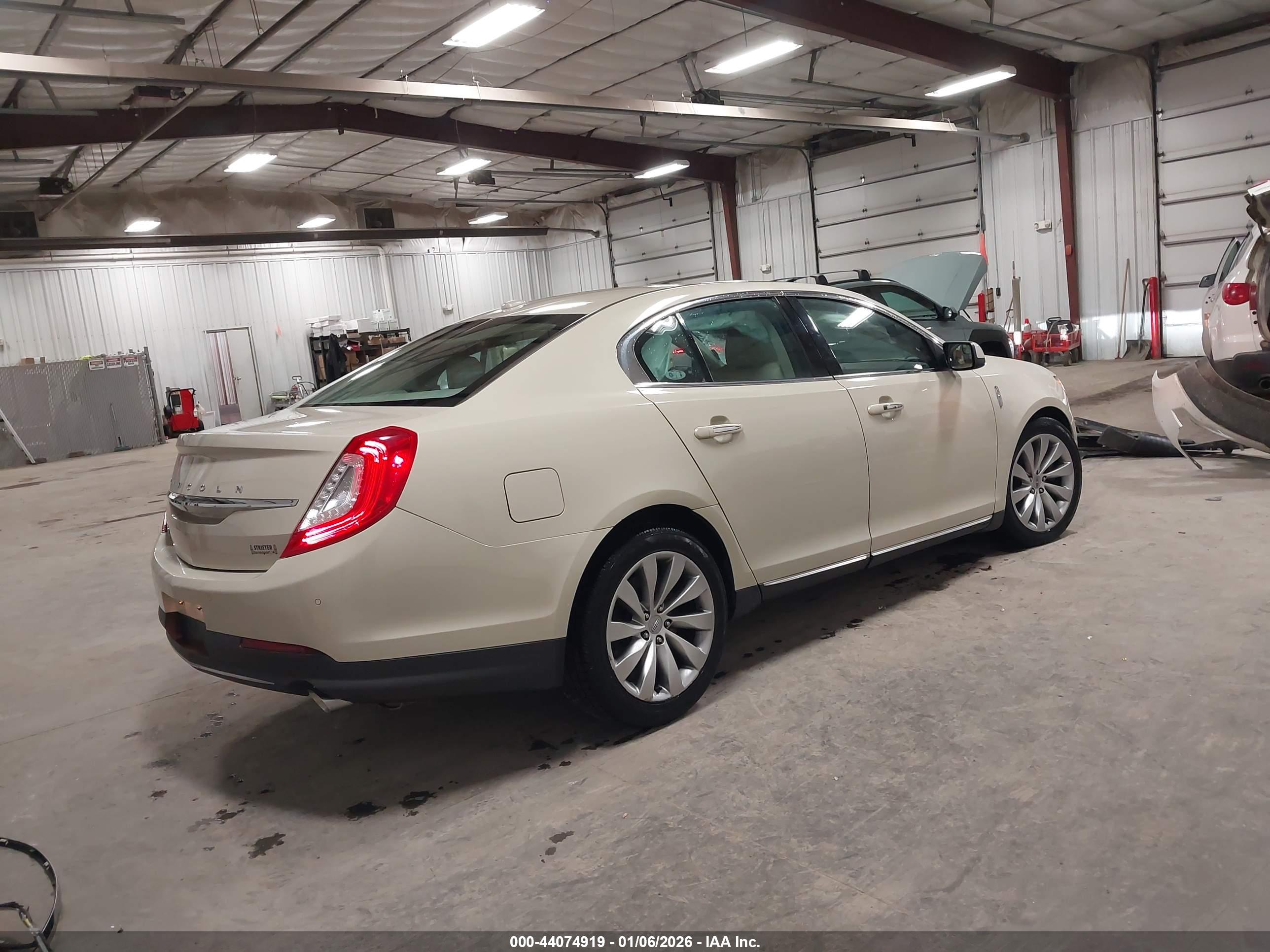 LINCOLN MKS image 4