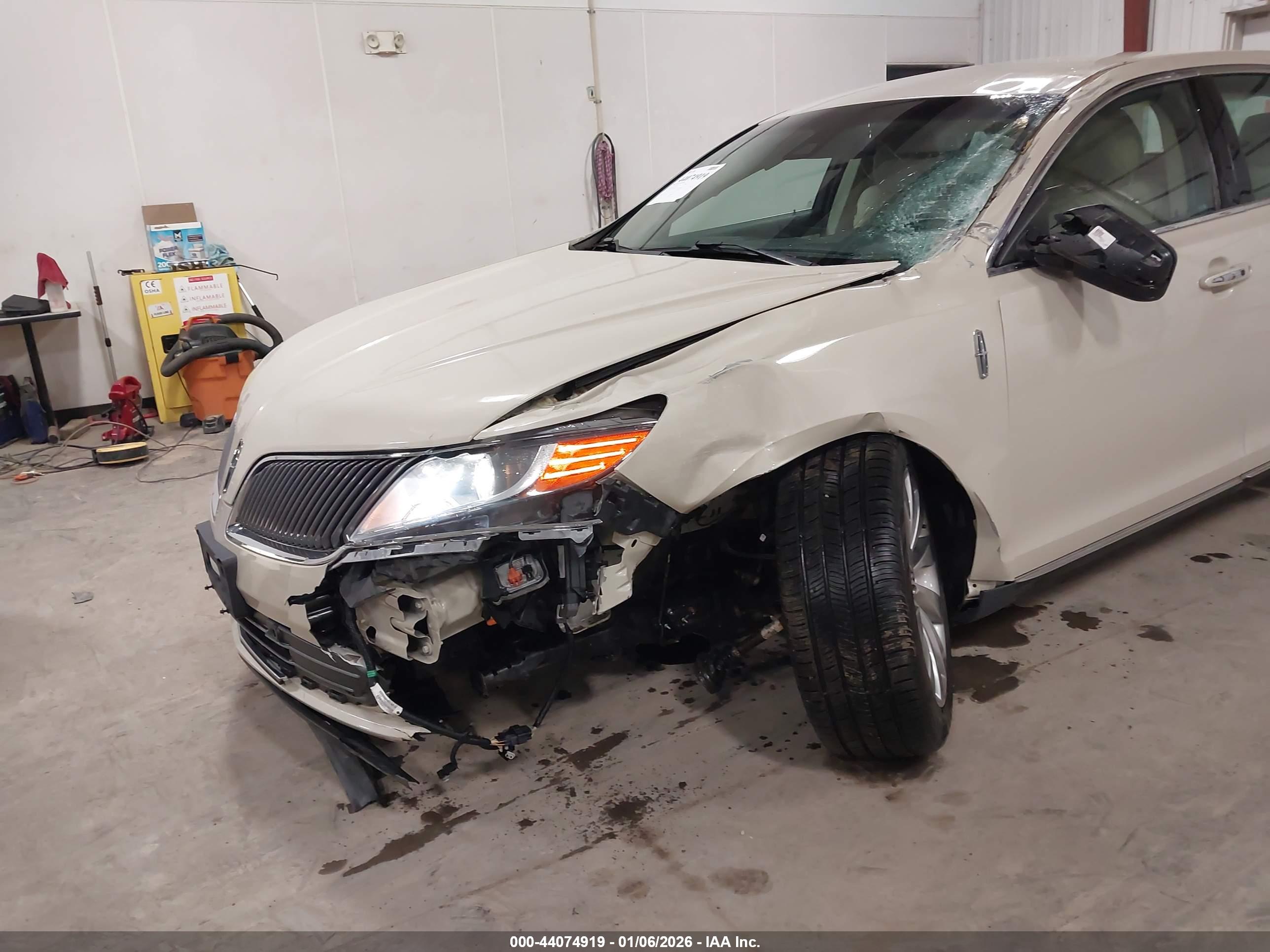 LINCOLN MKS image 6