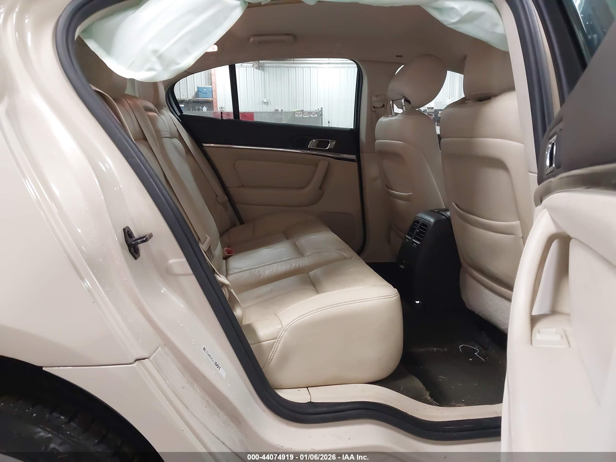 LINCOLN MKS image 8