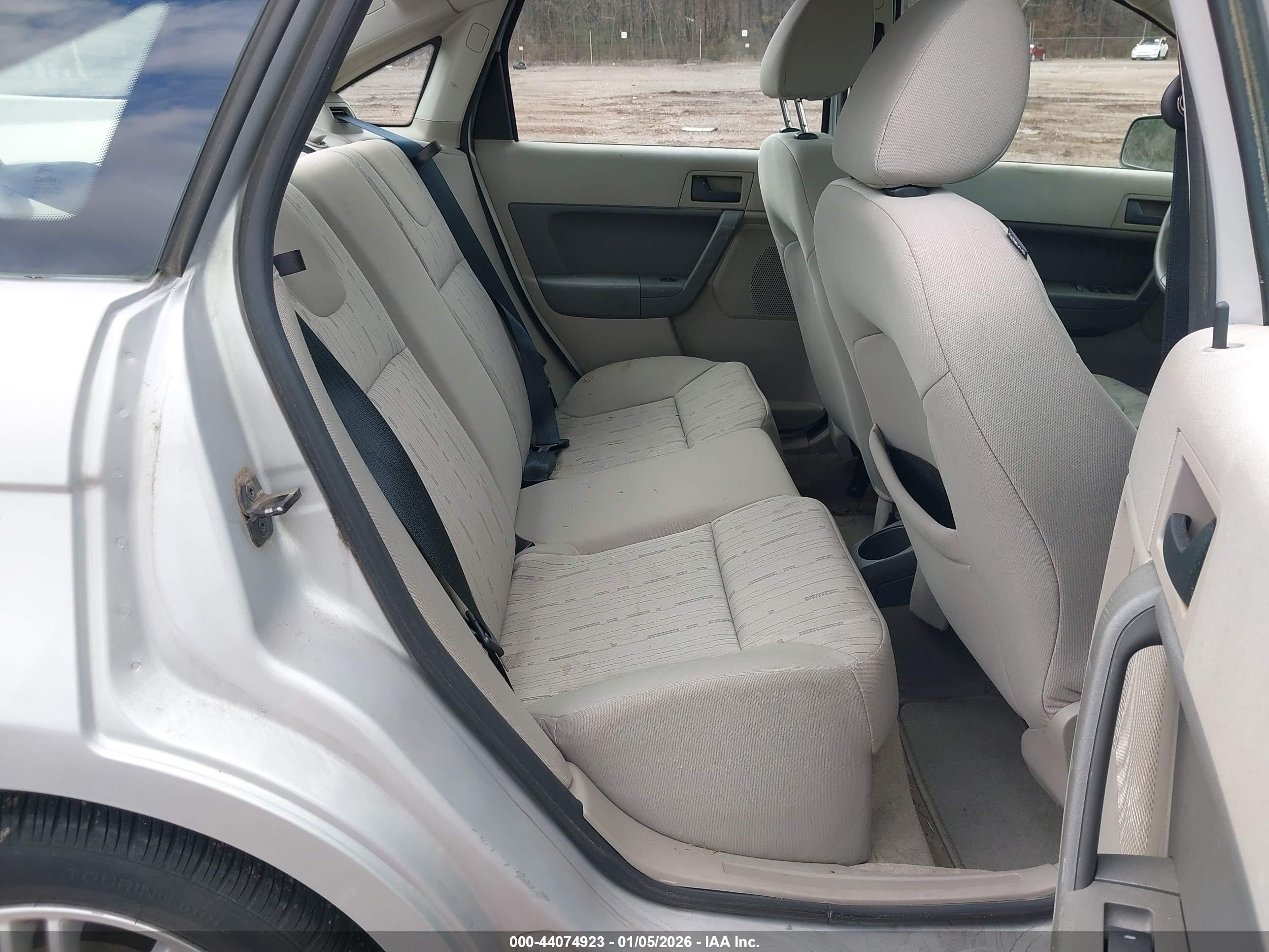 FORD FOCUS image 8