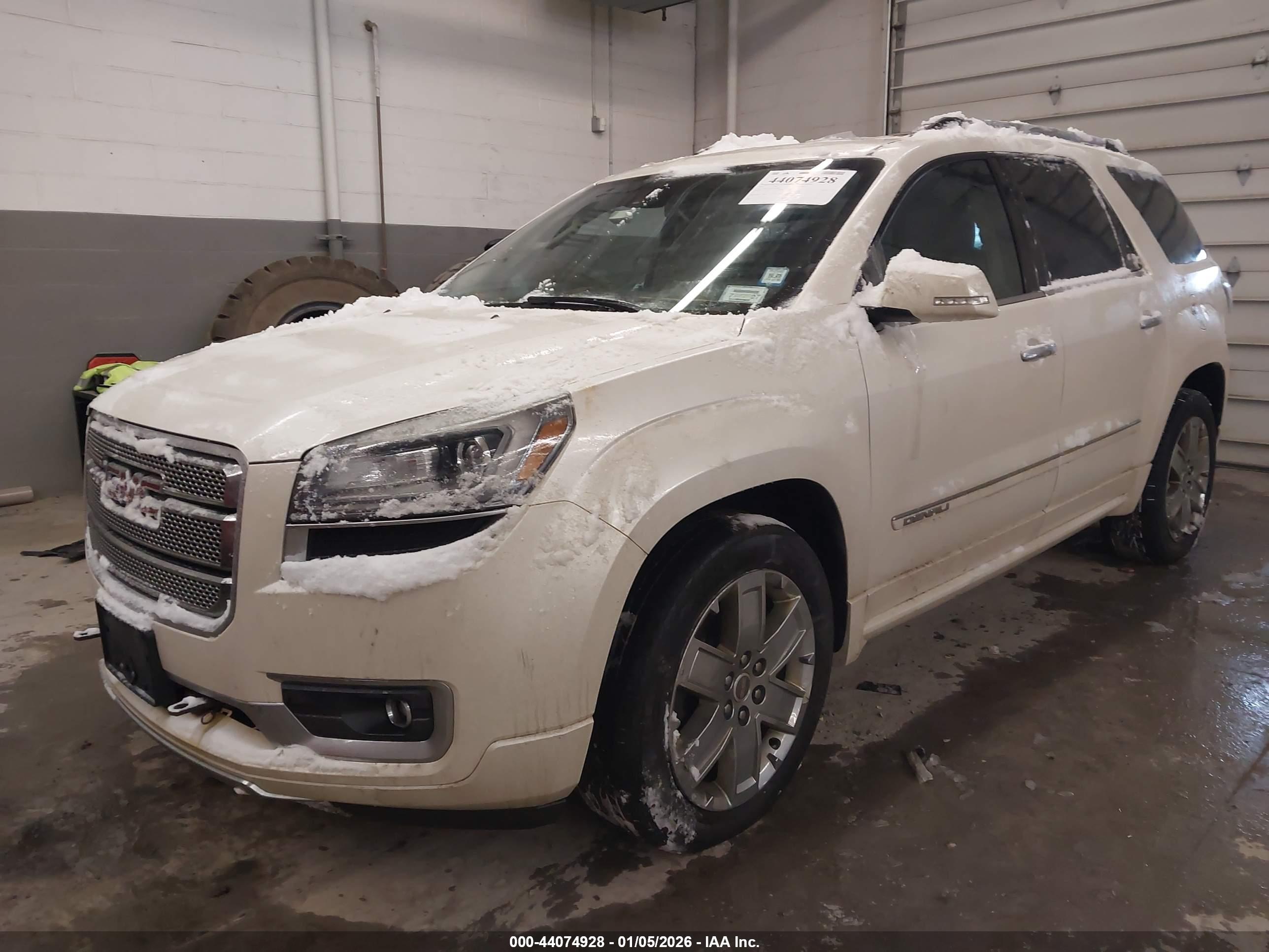 GMC ACADIA image 2