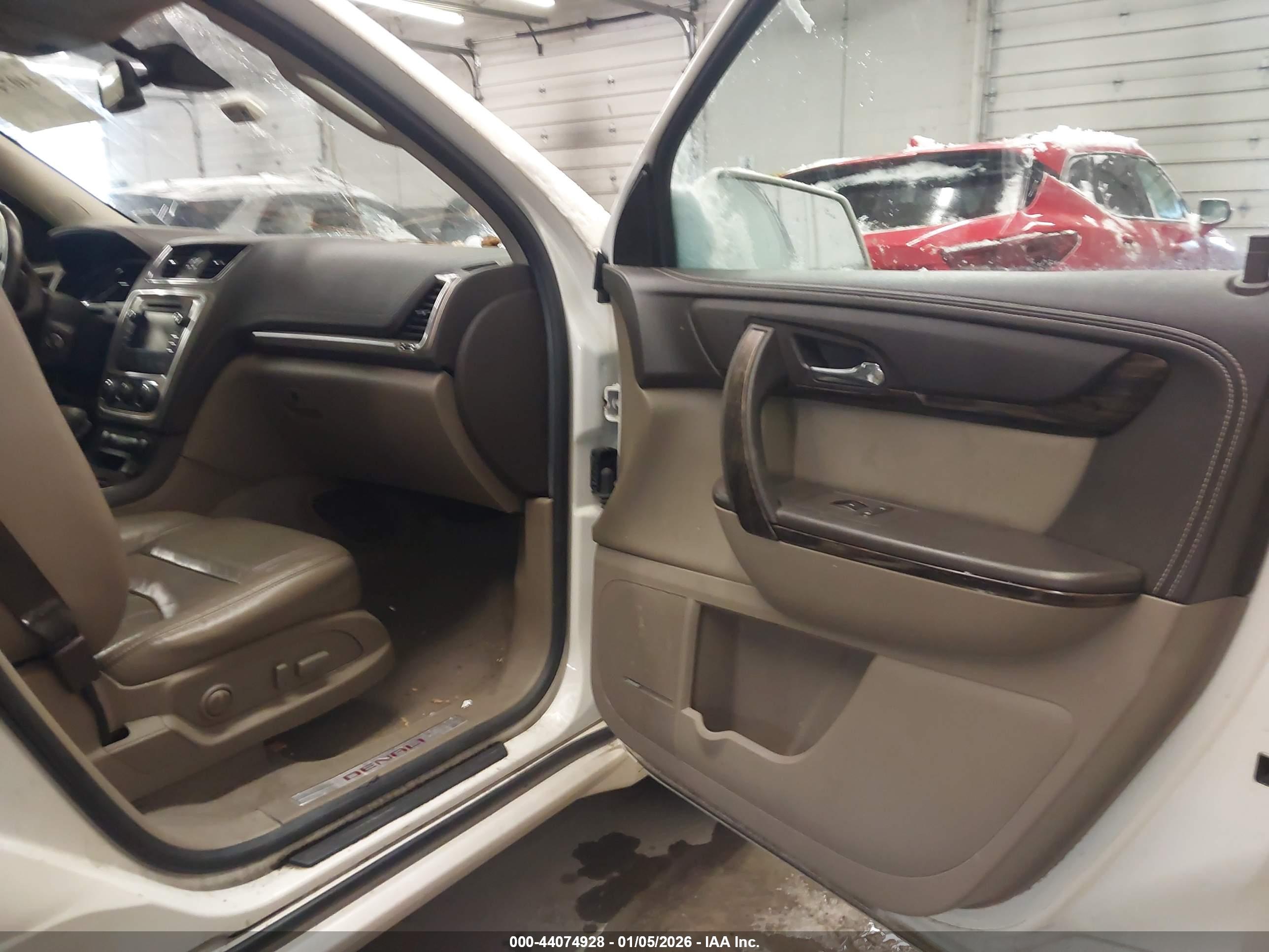 GMC ACADIA image 5