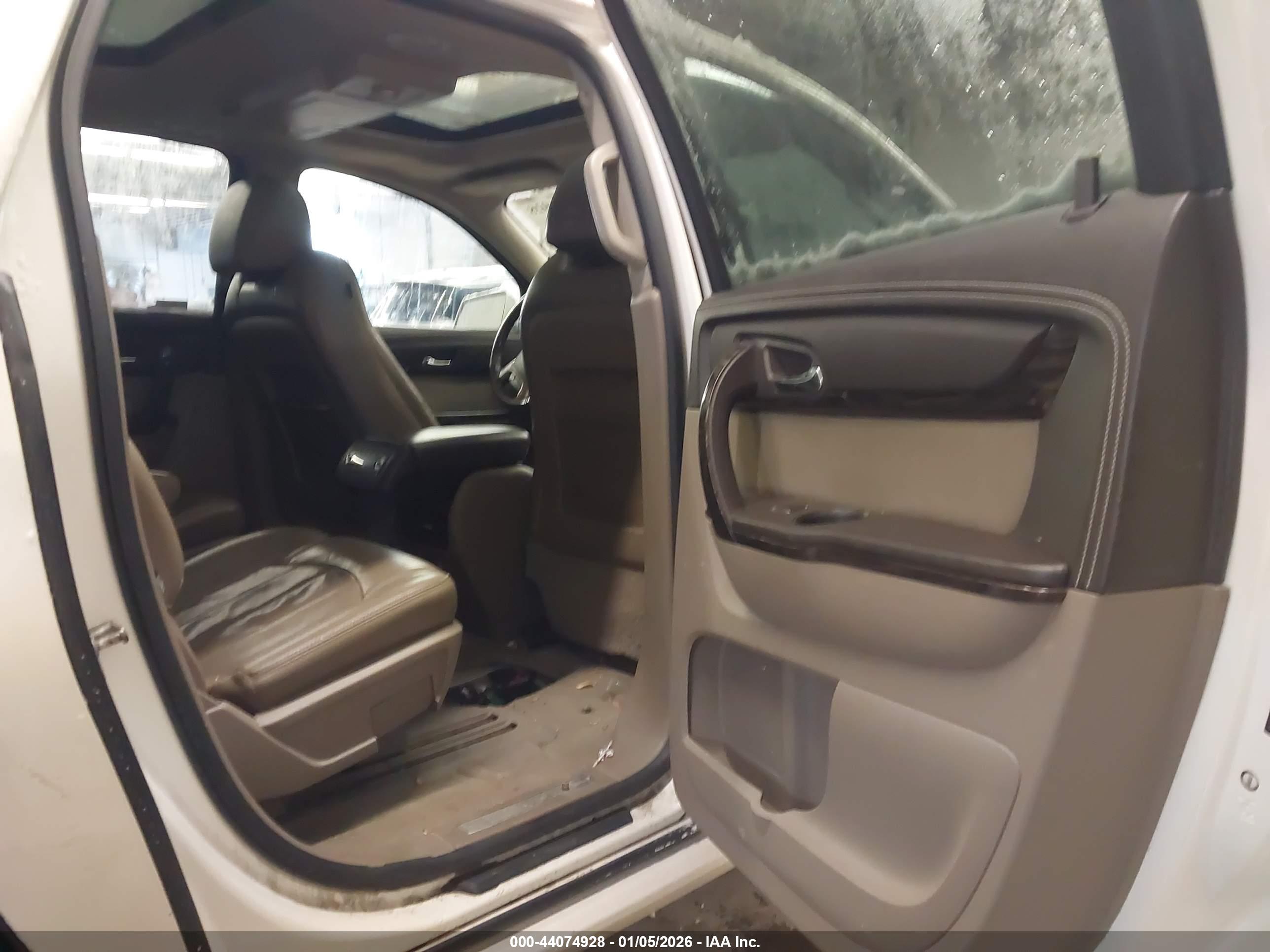 GMC ACADIA image 8