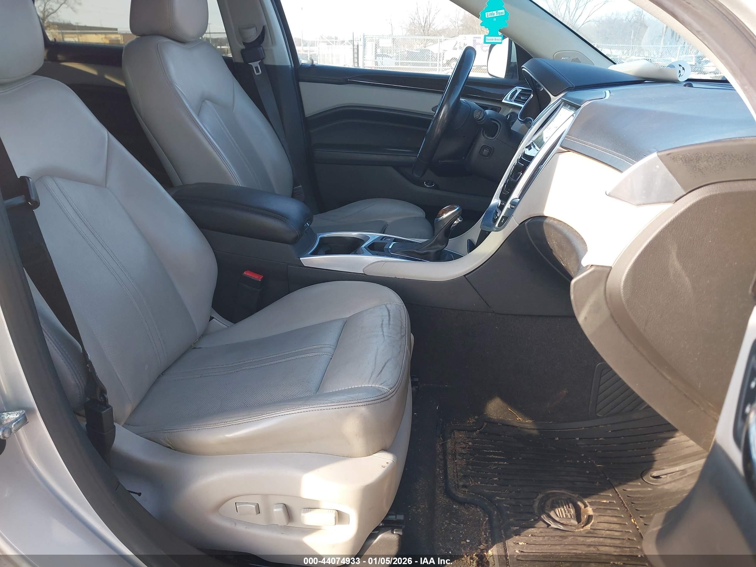 CADILLAC SRX image 5