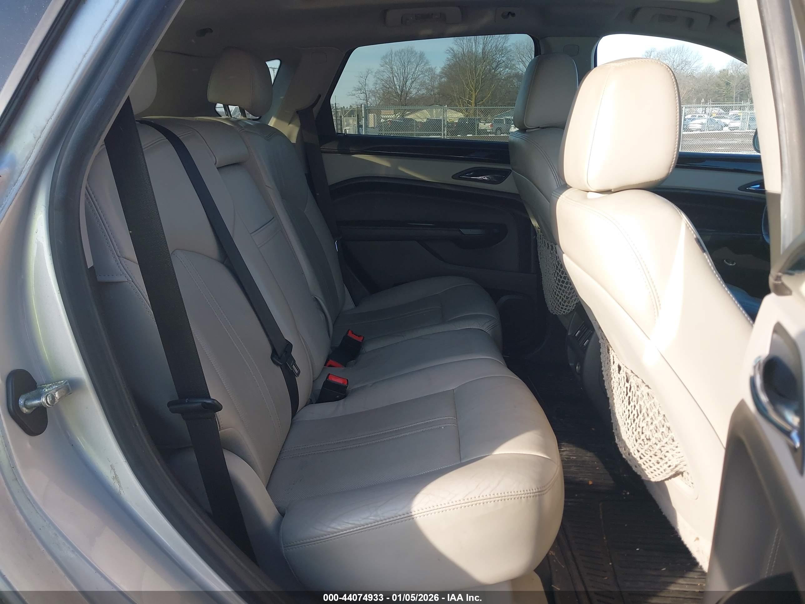CADILLAC SRX image 8