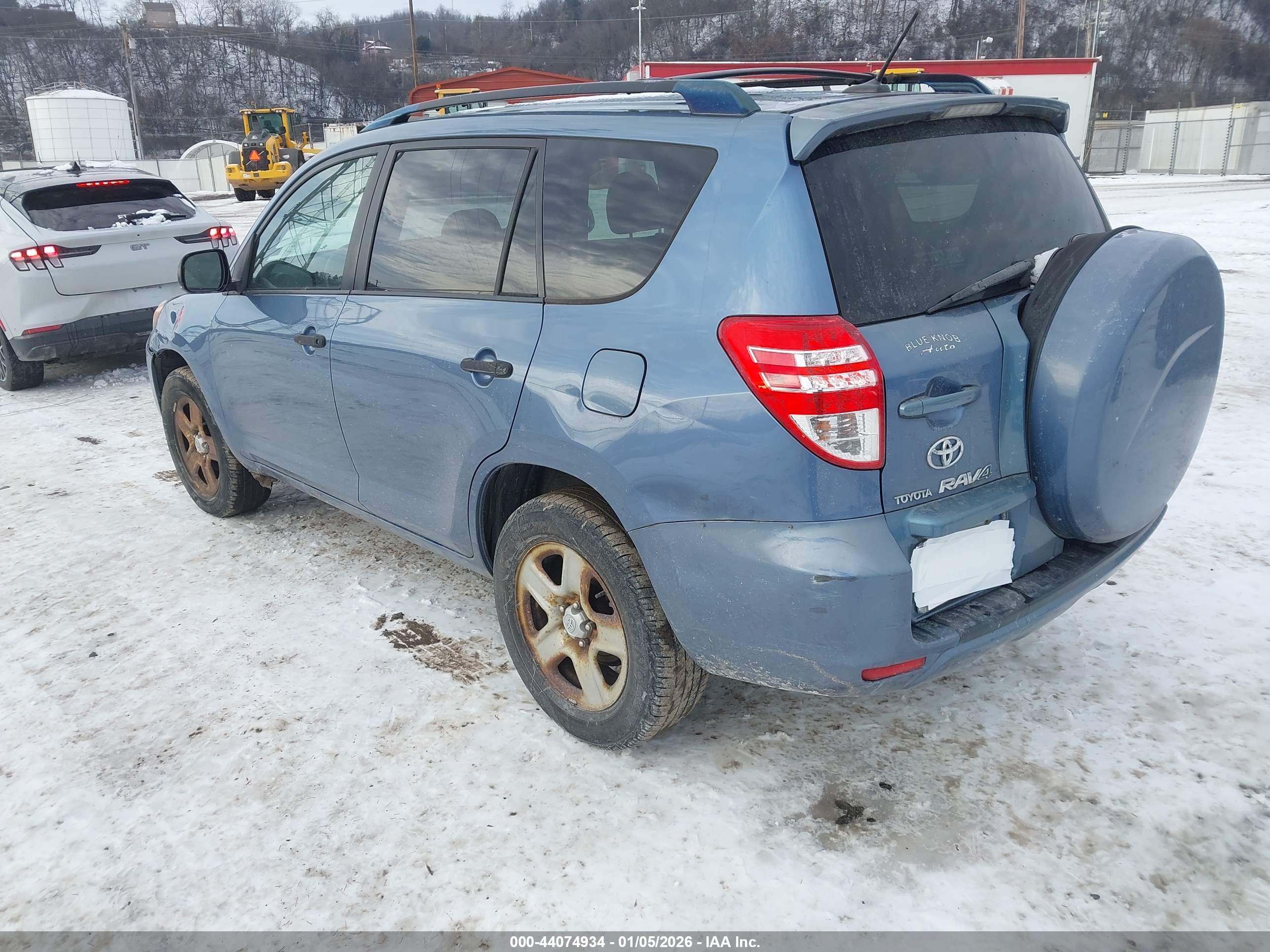 TOYOTA RAV4 image 3