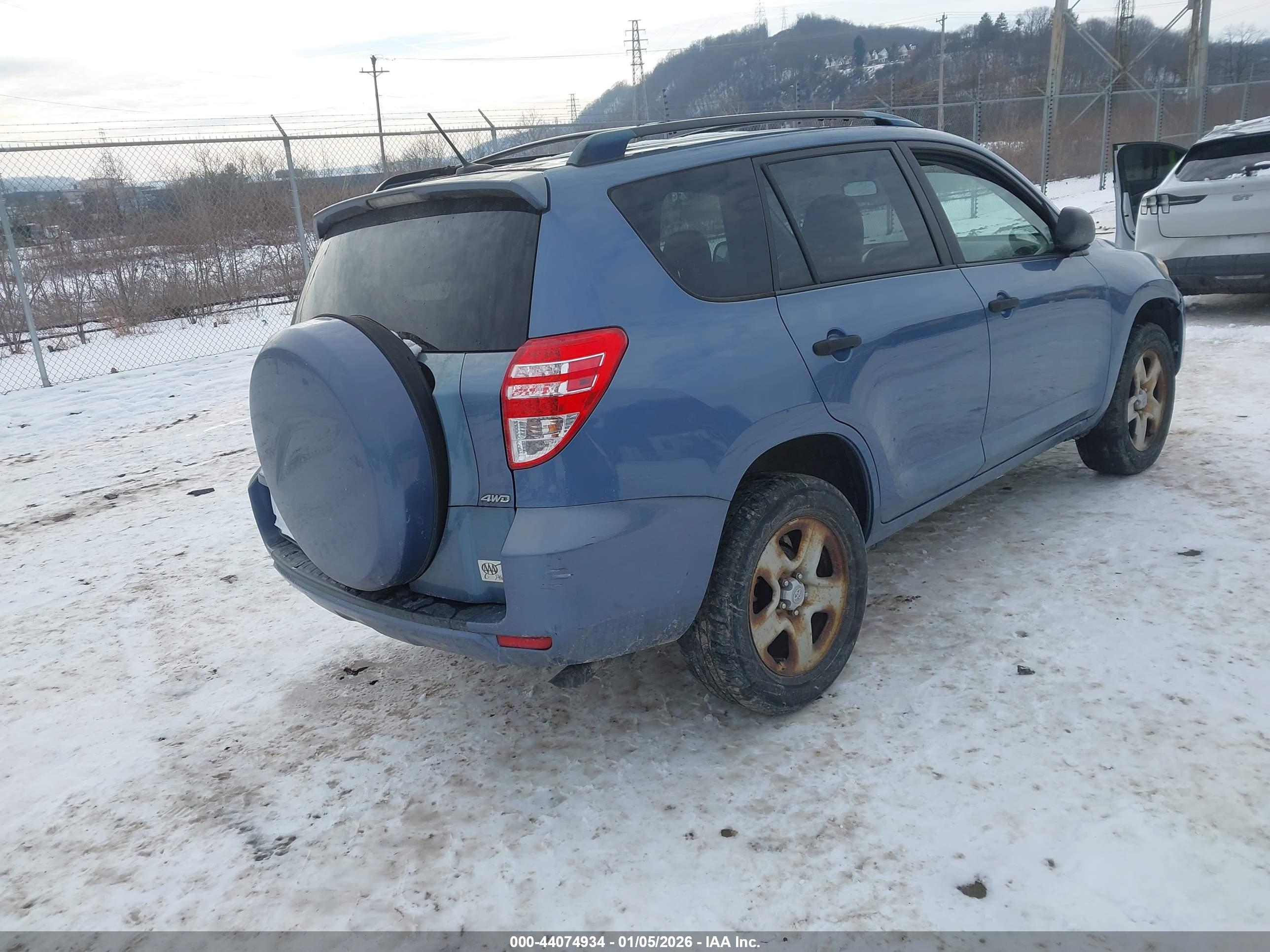 TOYOTA RAV4 image 4