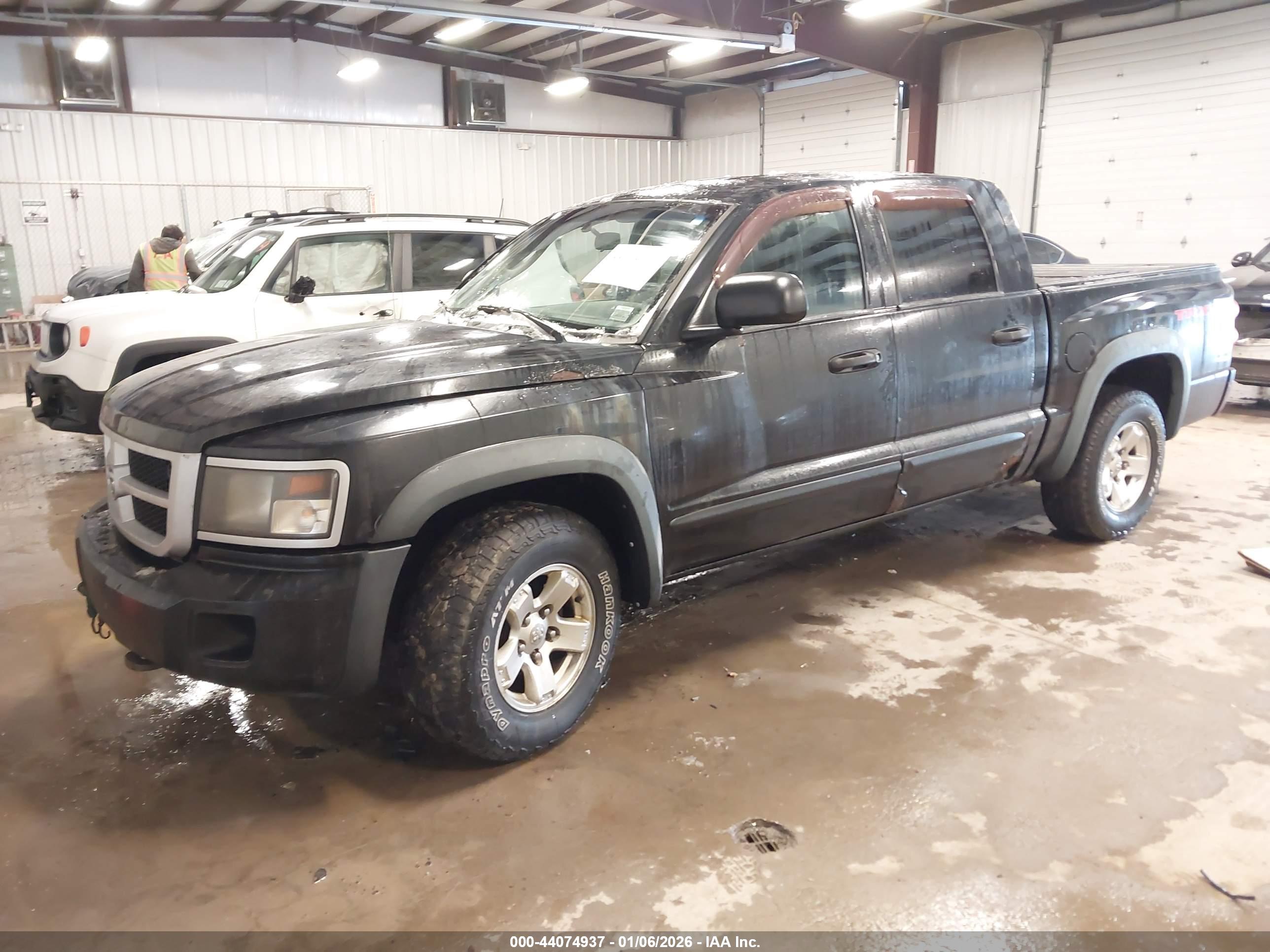 DODGE DAKOTA image 2