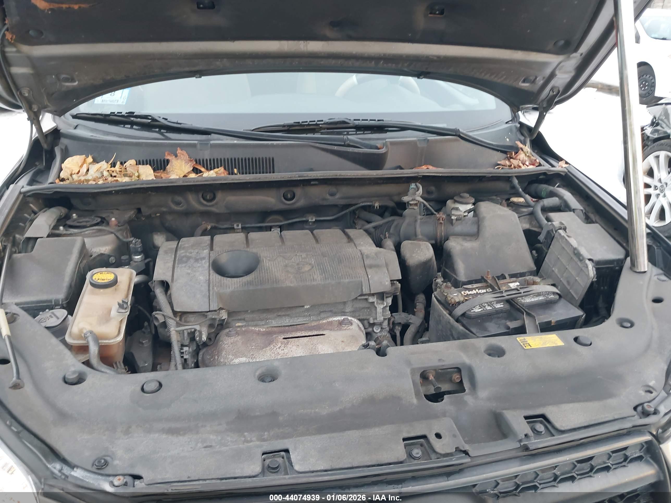 TOYOTA RAV4 image 10