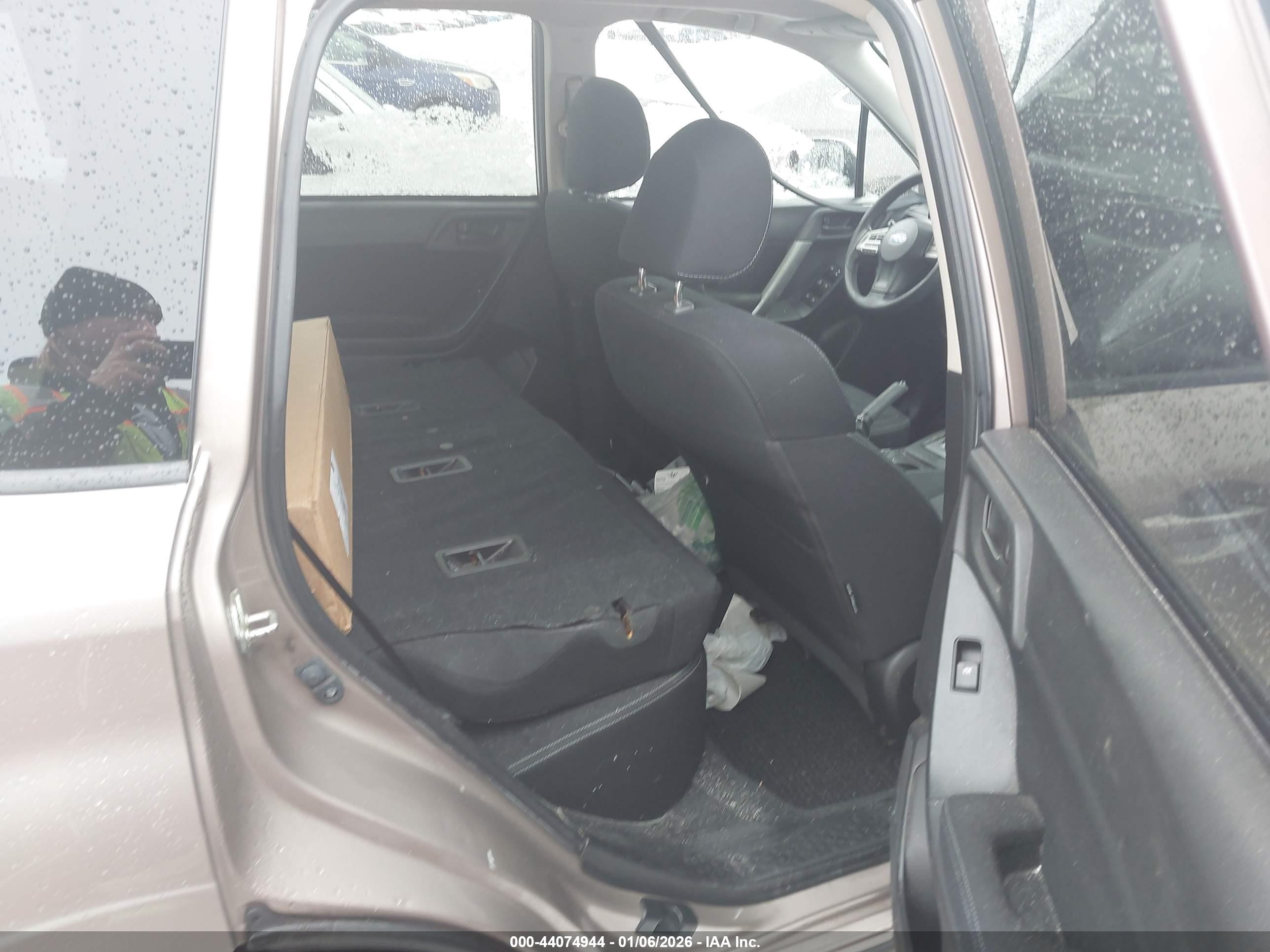 SUBARU FORESTER image 8
