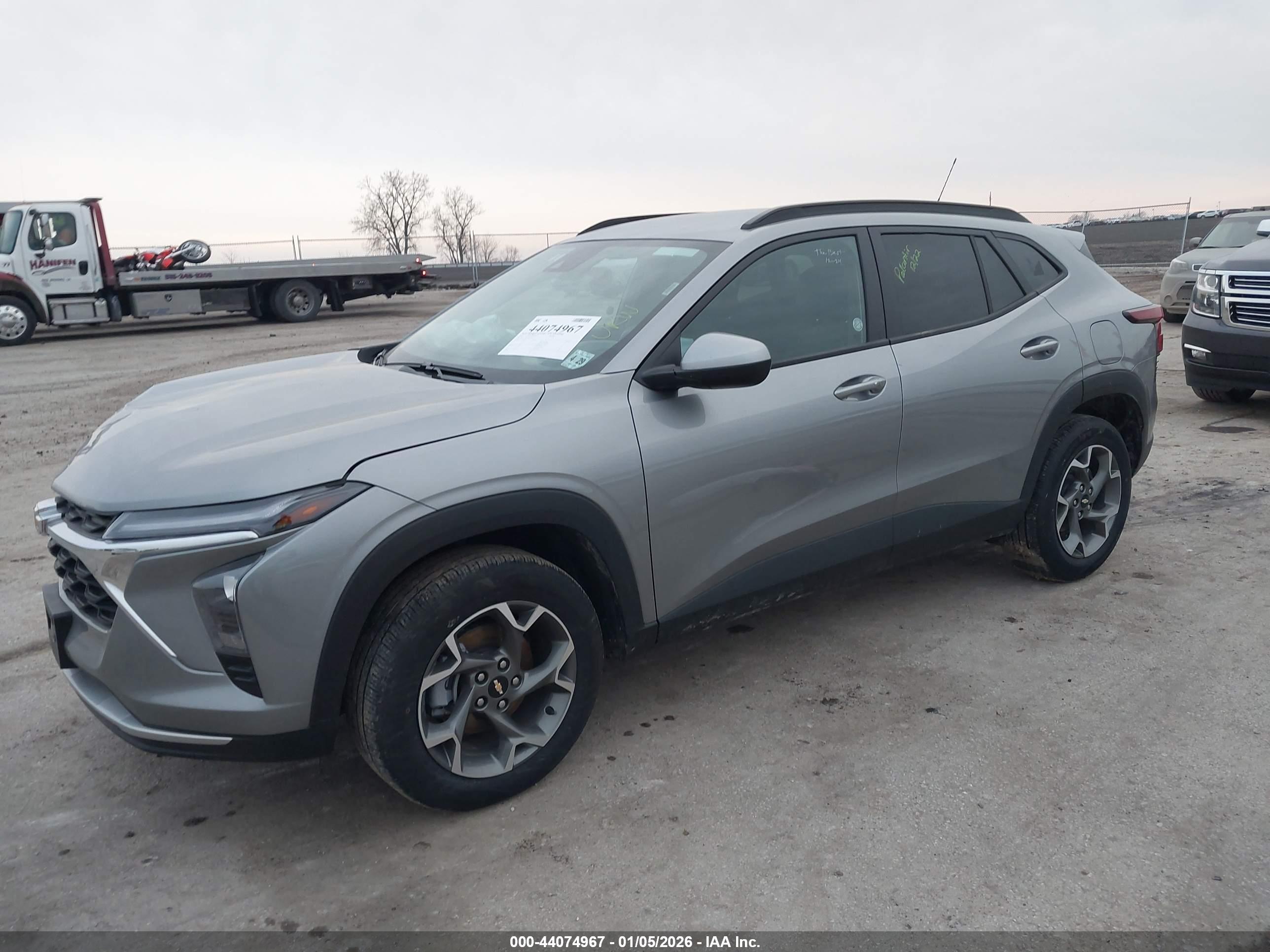 CHEVROLET TRAX image 2