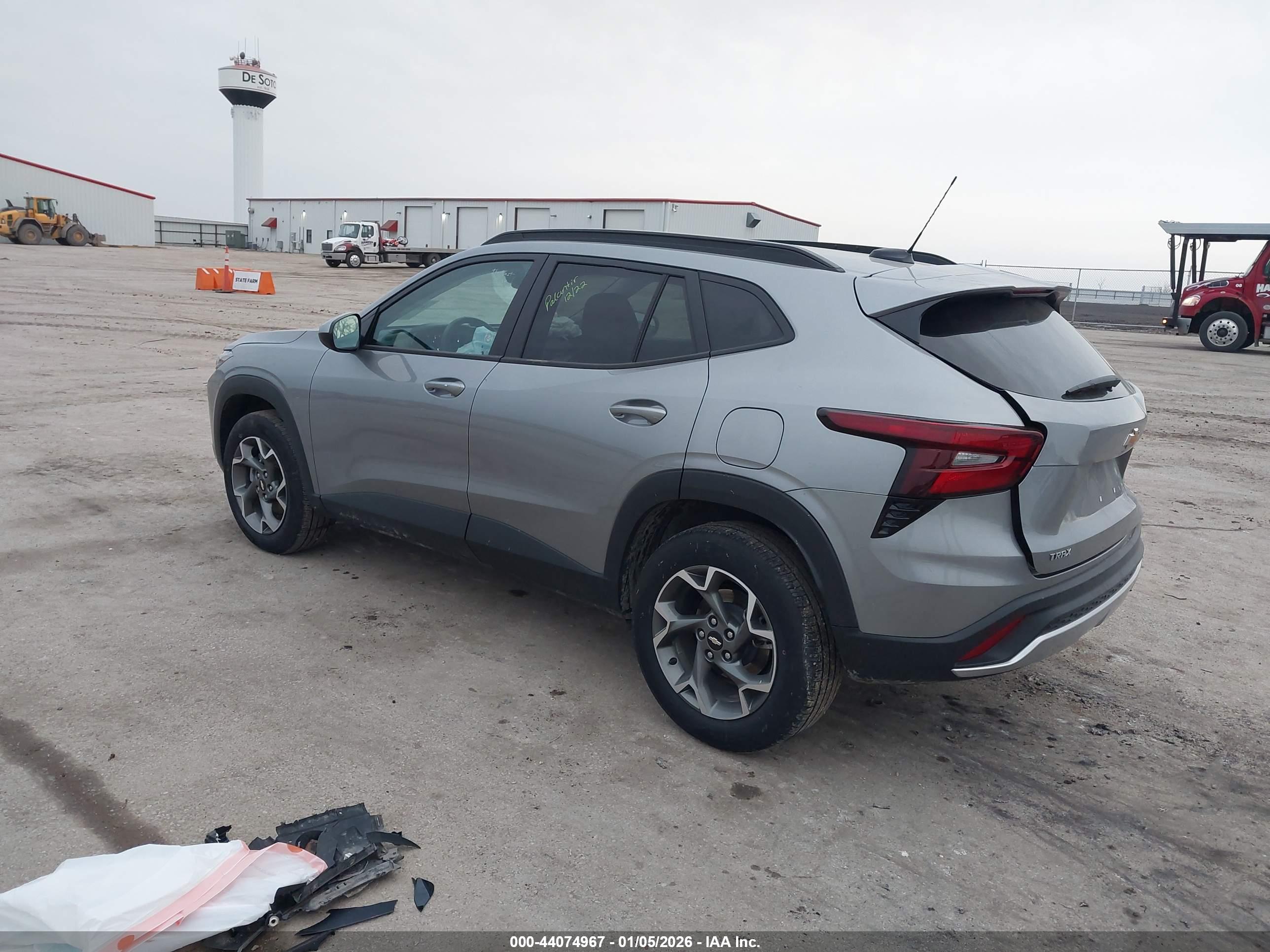 CHEVROLET TRAX image 3