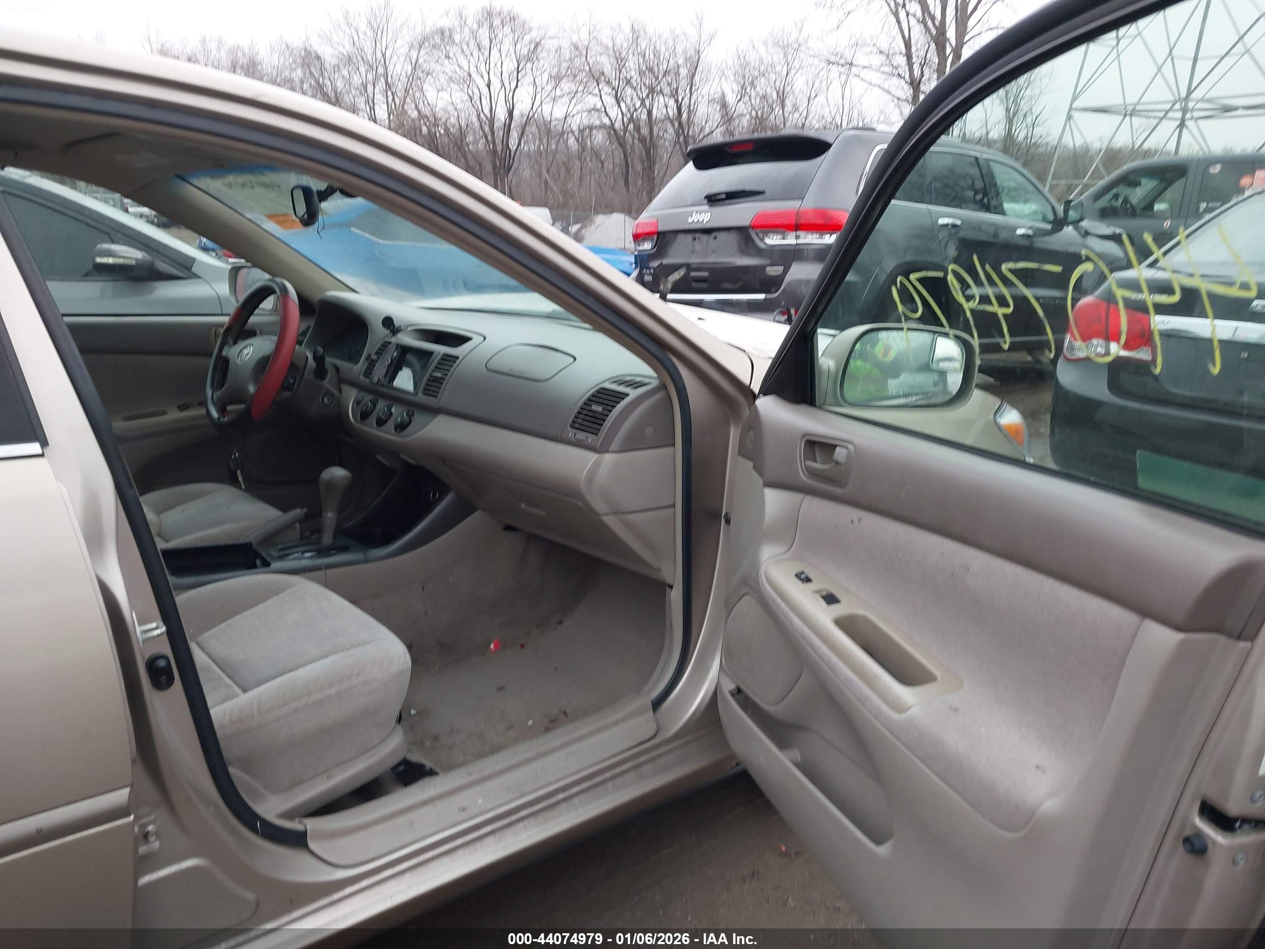 TOYOTA CAMRY image 5