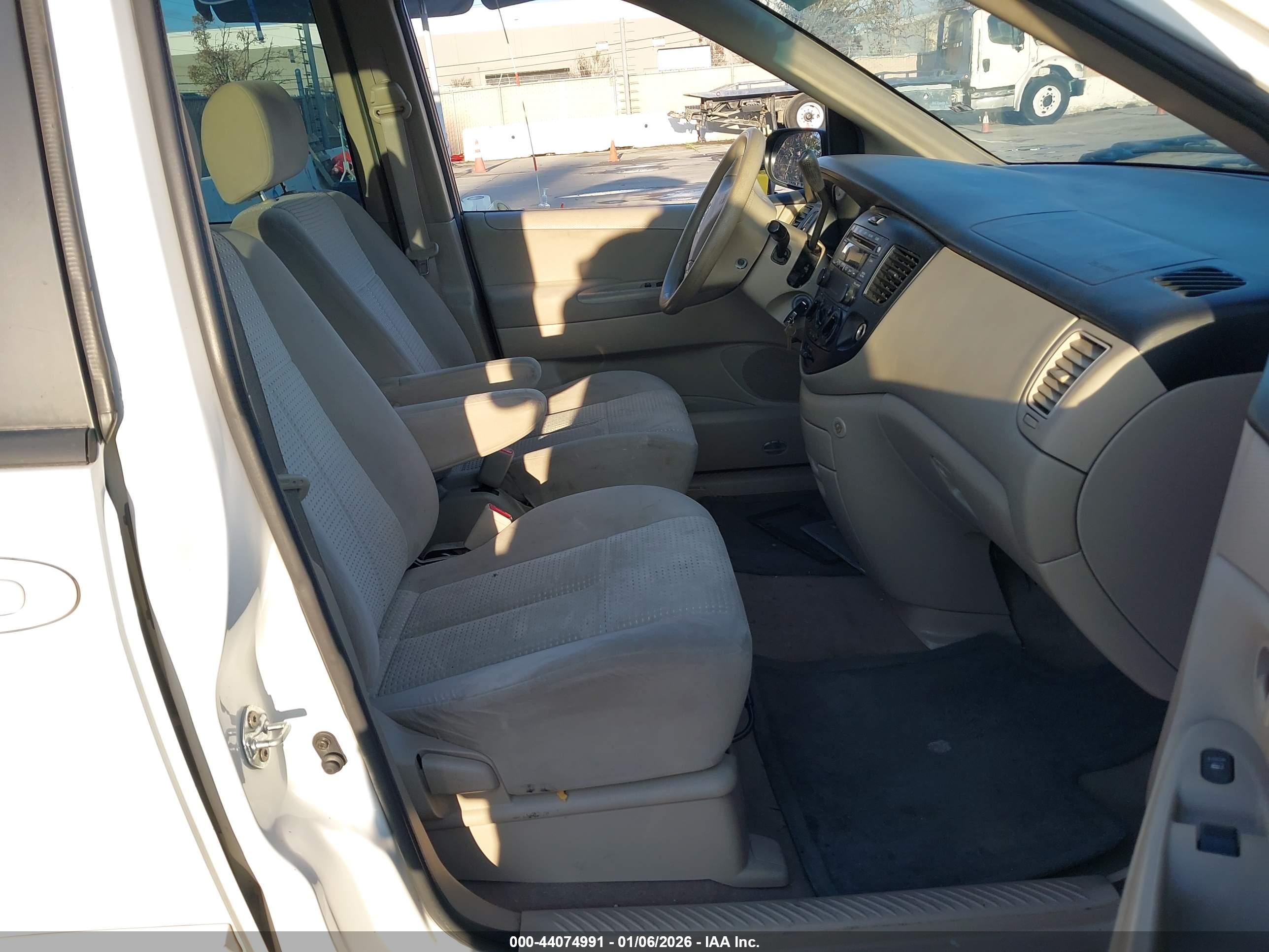 MAZDA MPV image 5