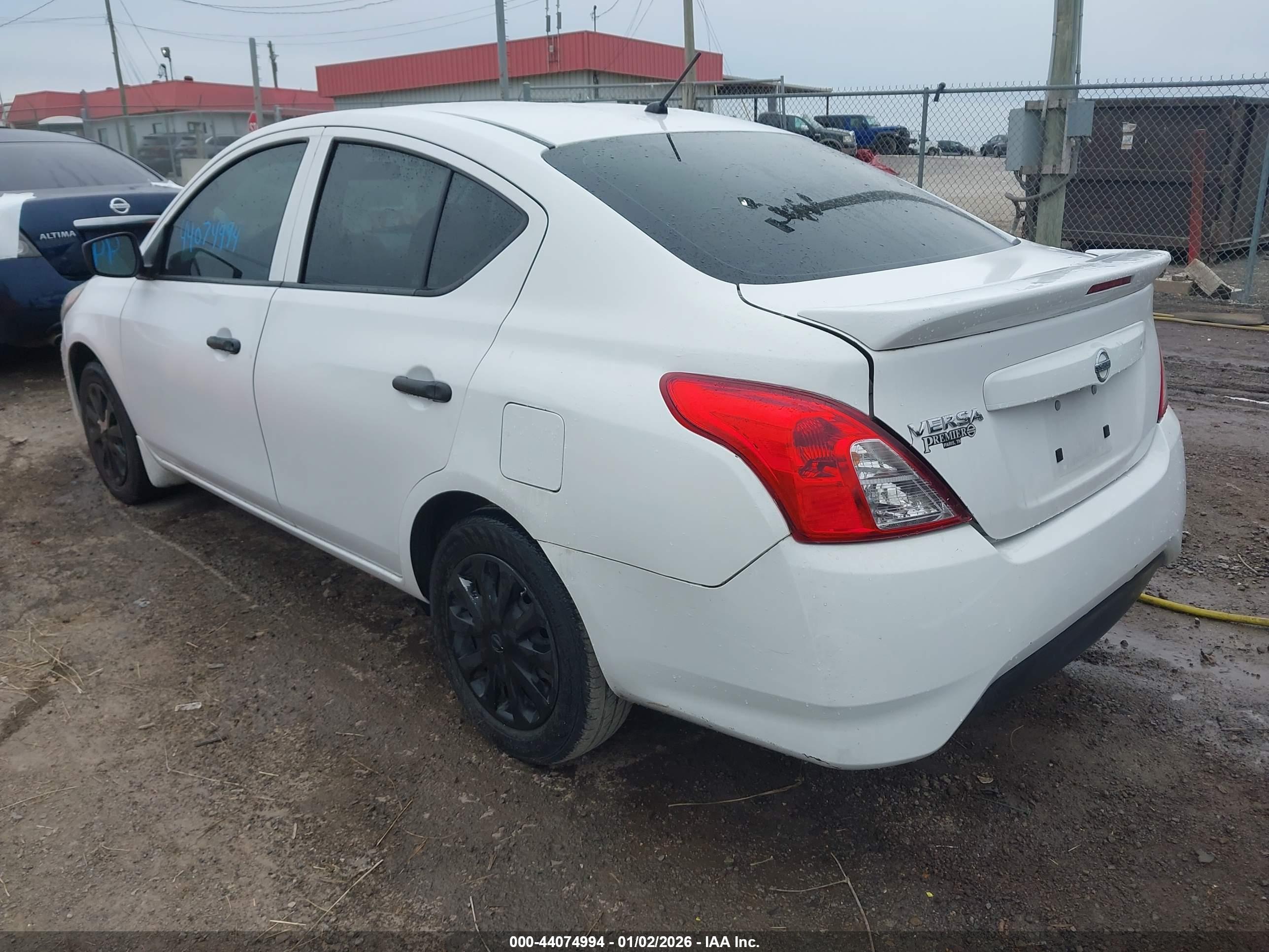 NISSAN VERSA image 3