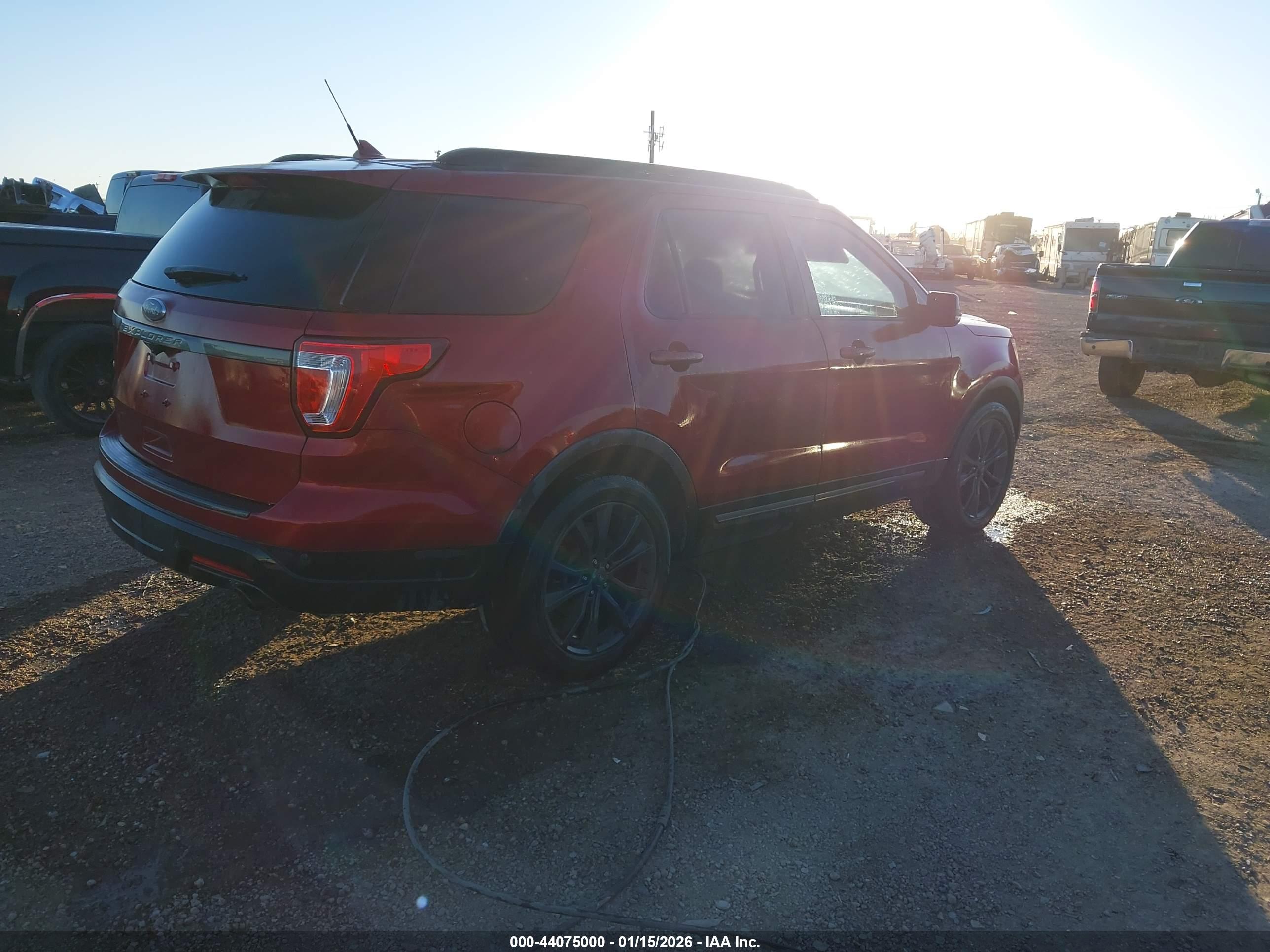 FORD EXPLORER image 4