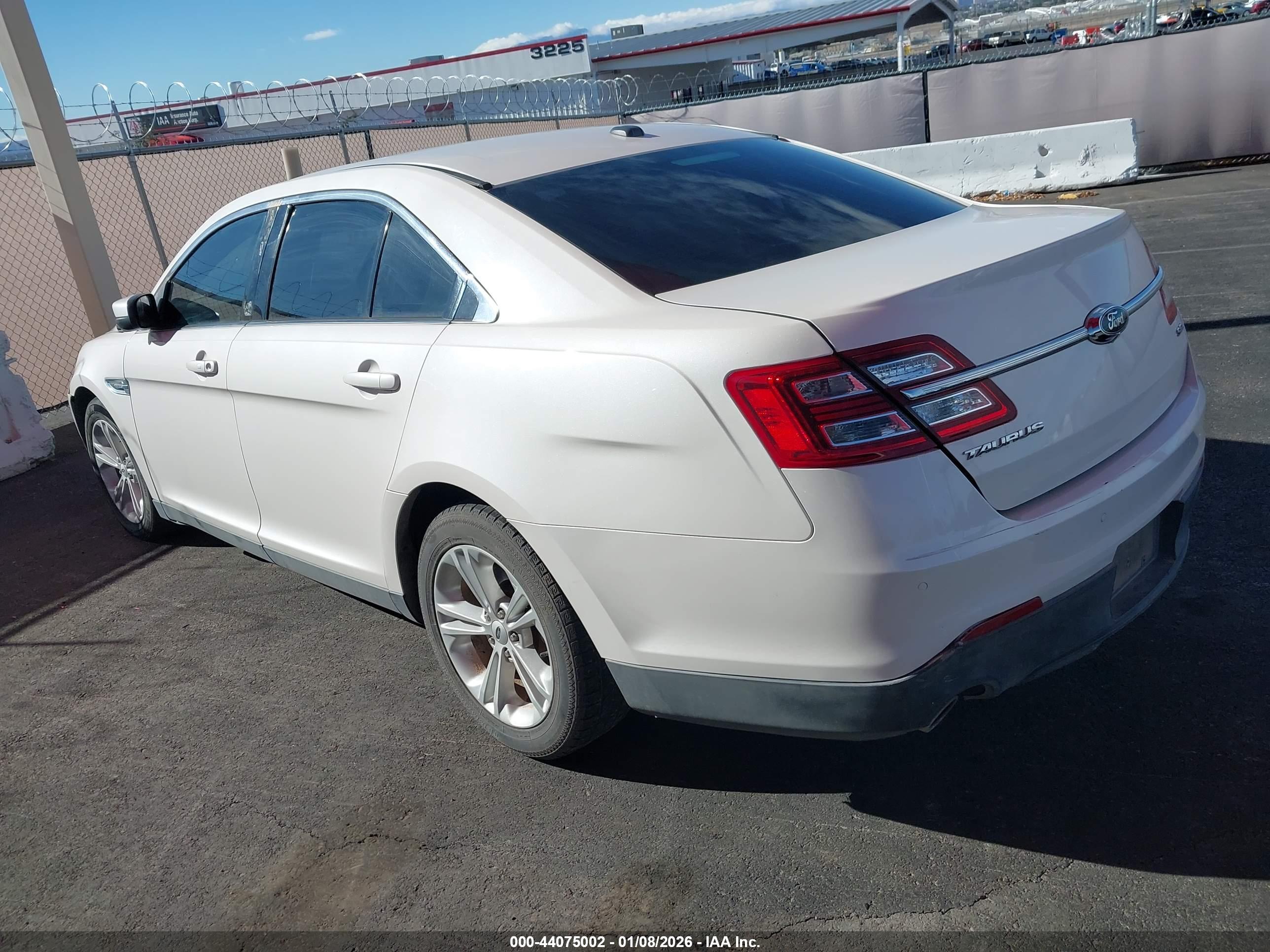 FORD TAURUS image 3
