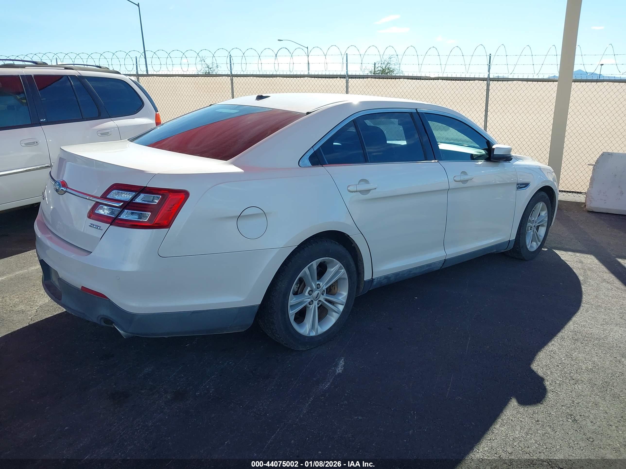 FORD TAURUS image 4