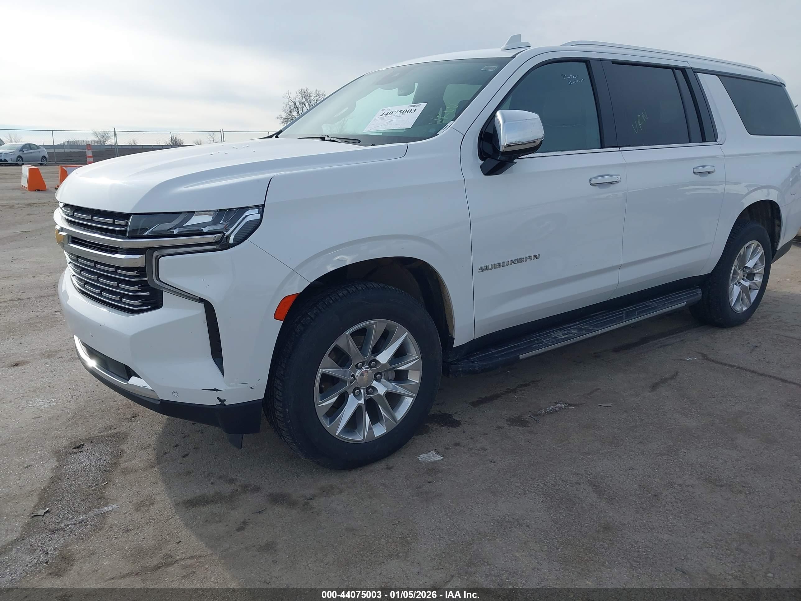 CHEVROLET SUBURBAN image 2