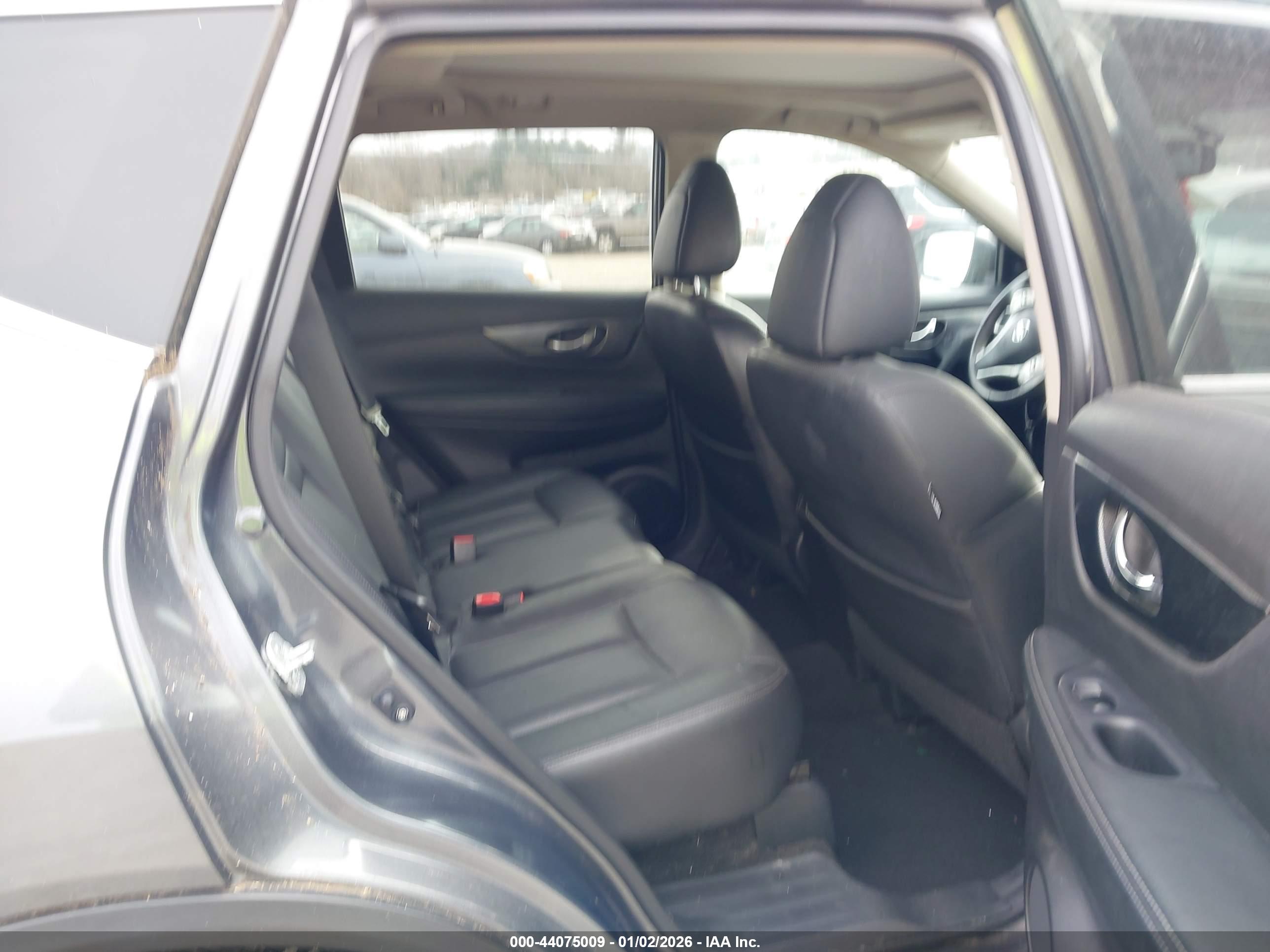 NISSAN ROGUE image 8