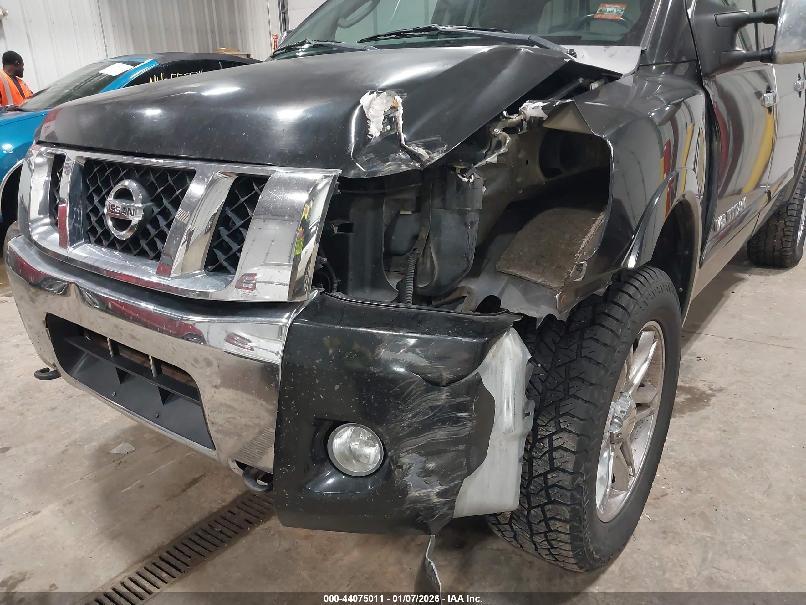 NISSAN TITAN image 6