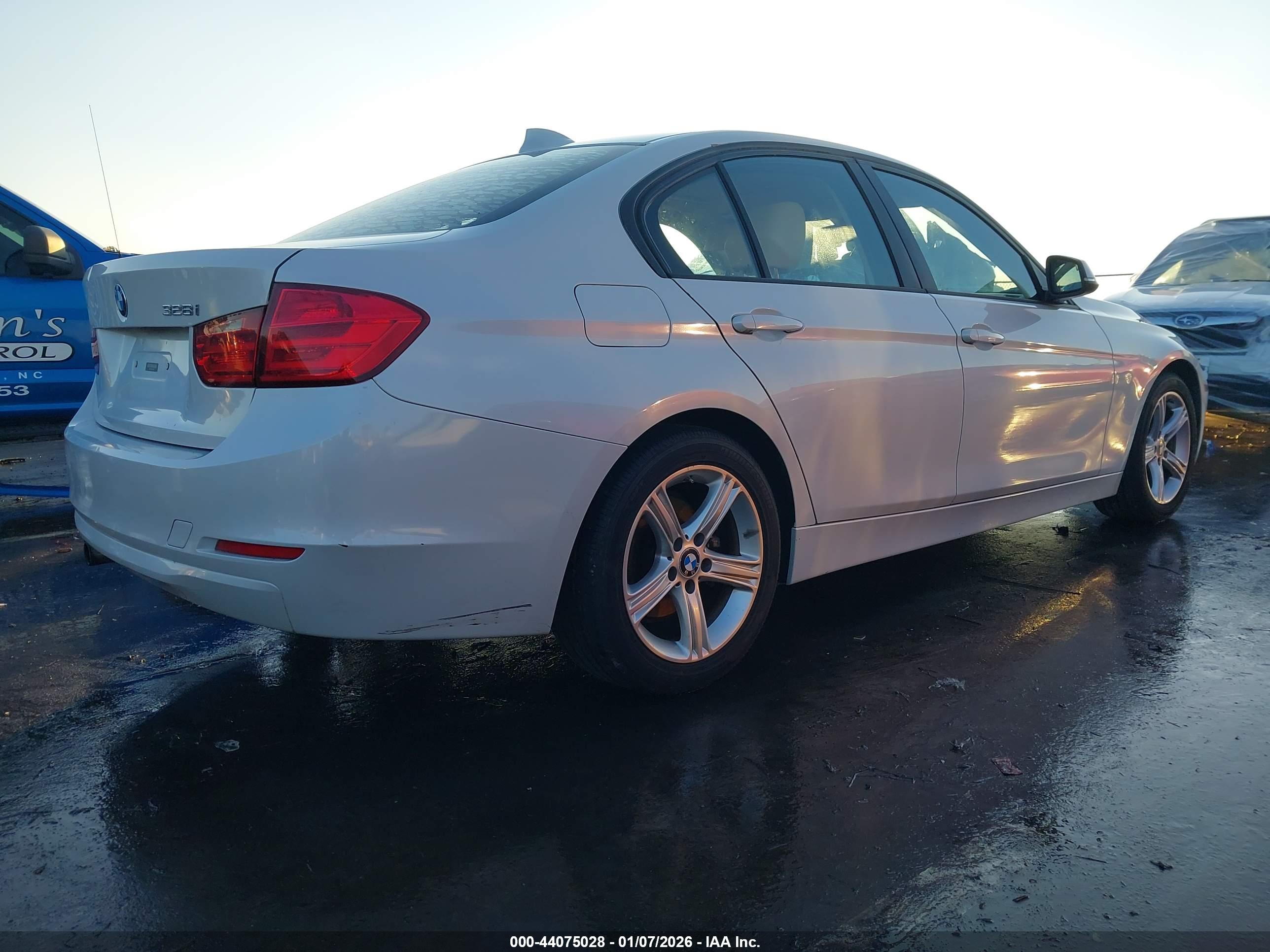 BMW 328I image 4
