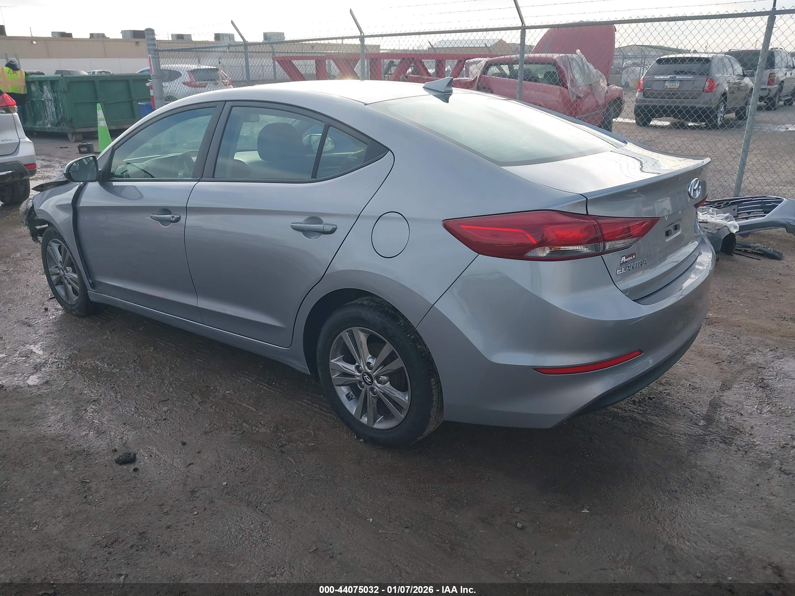 HYUNDAI ELANTRA image 3