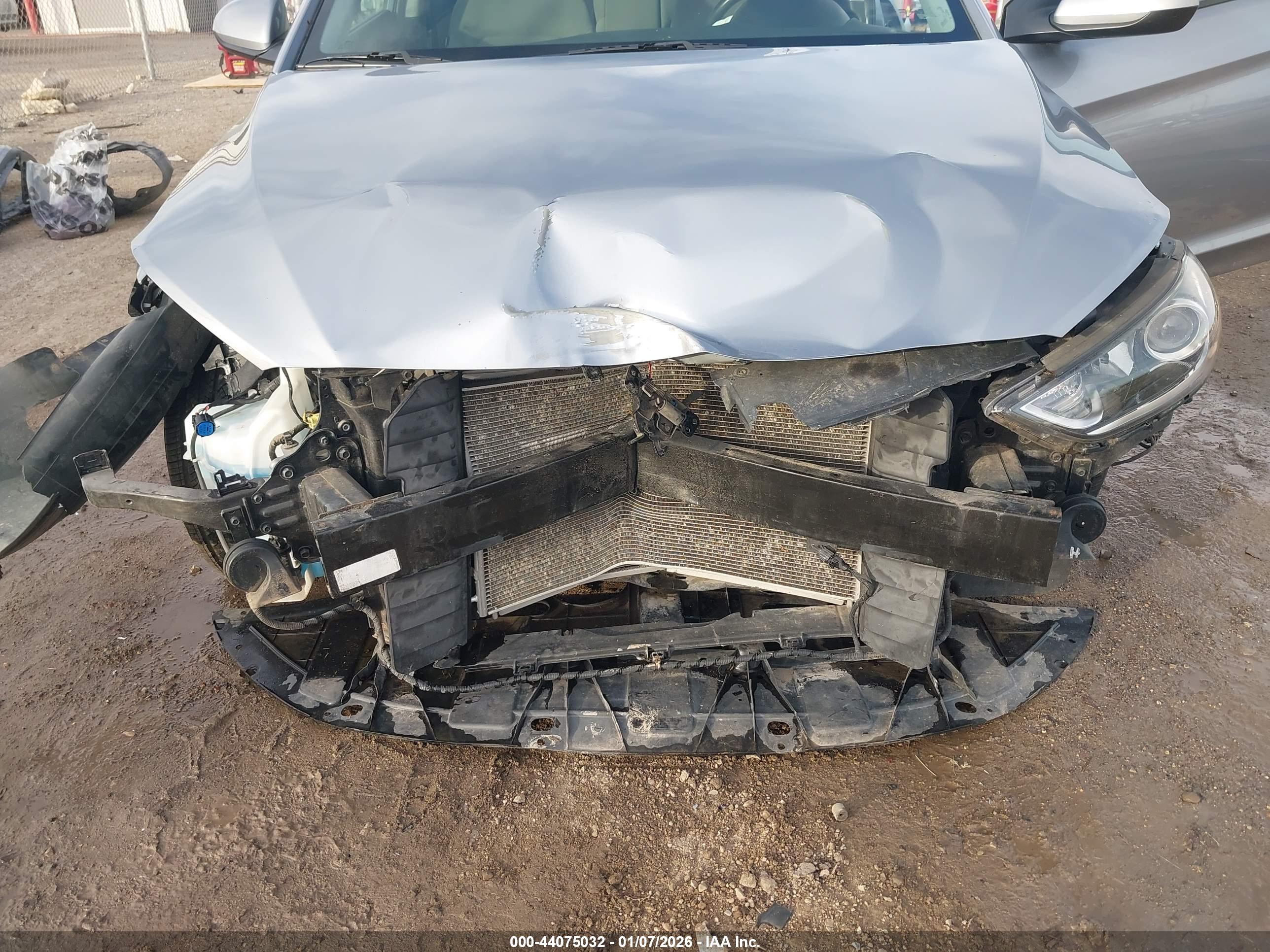 HYUNDAI ELANTRA image 6