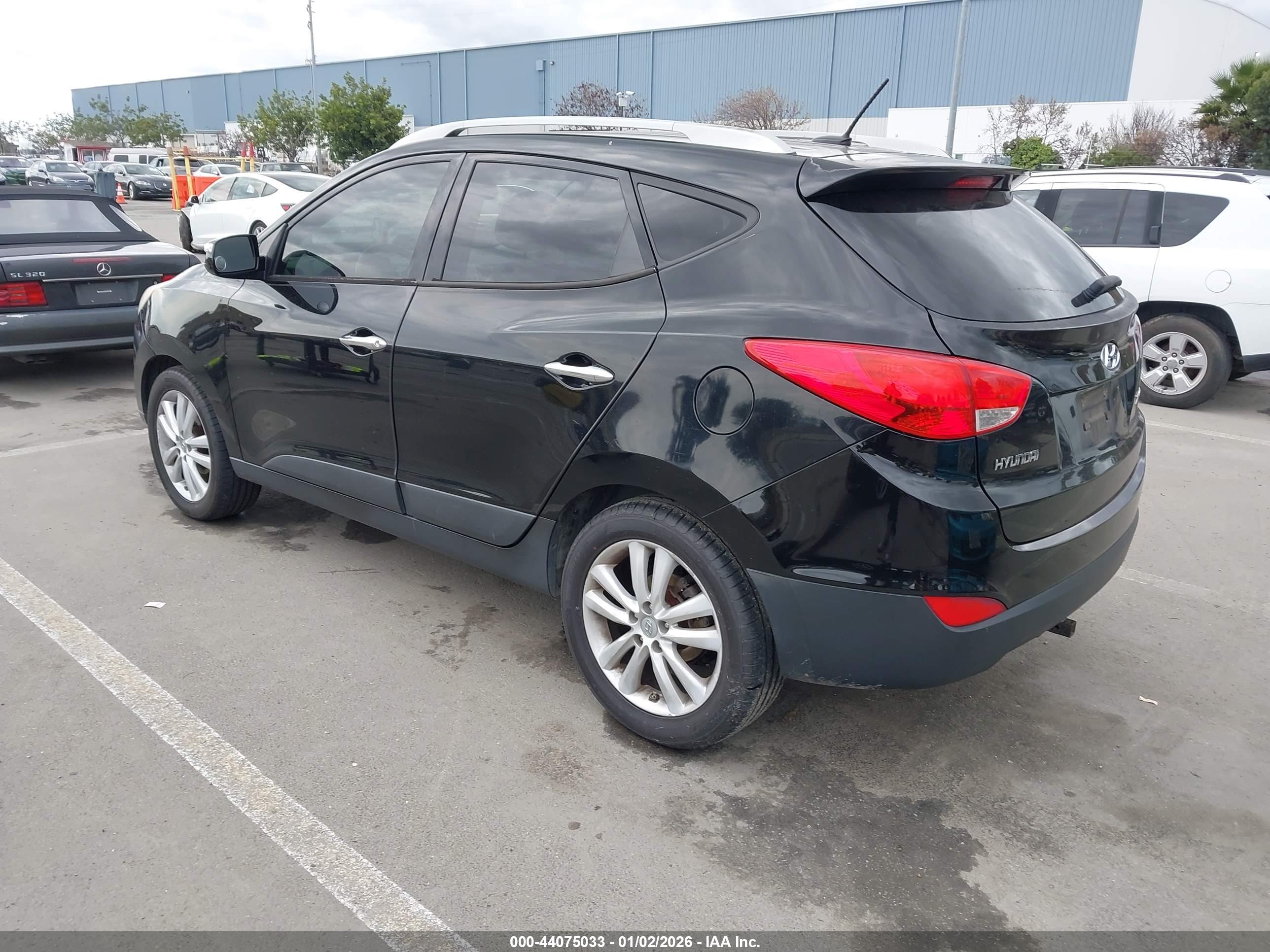HYUNDAI TUCSON image 3