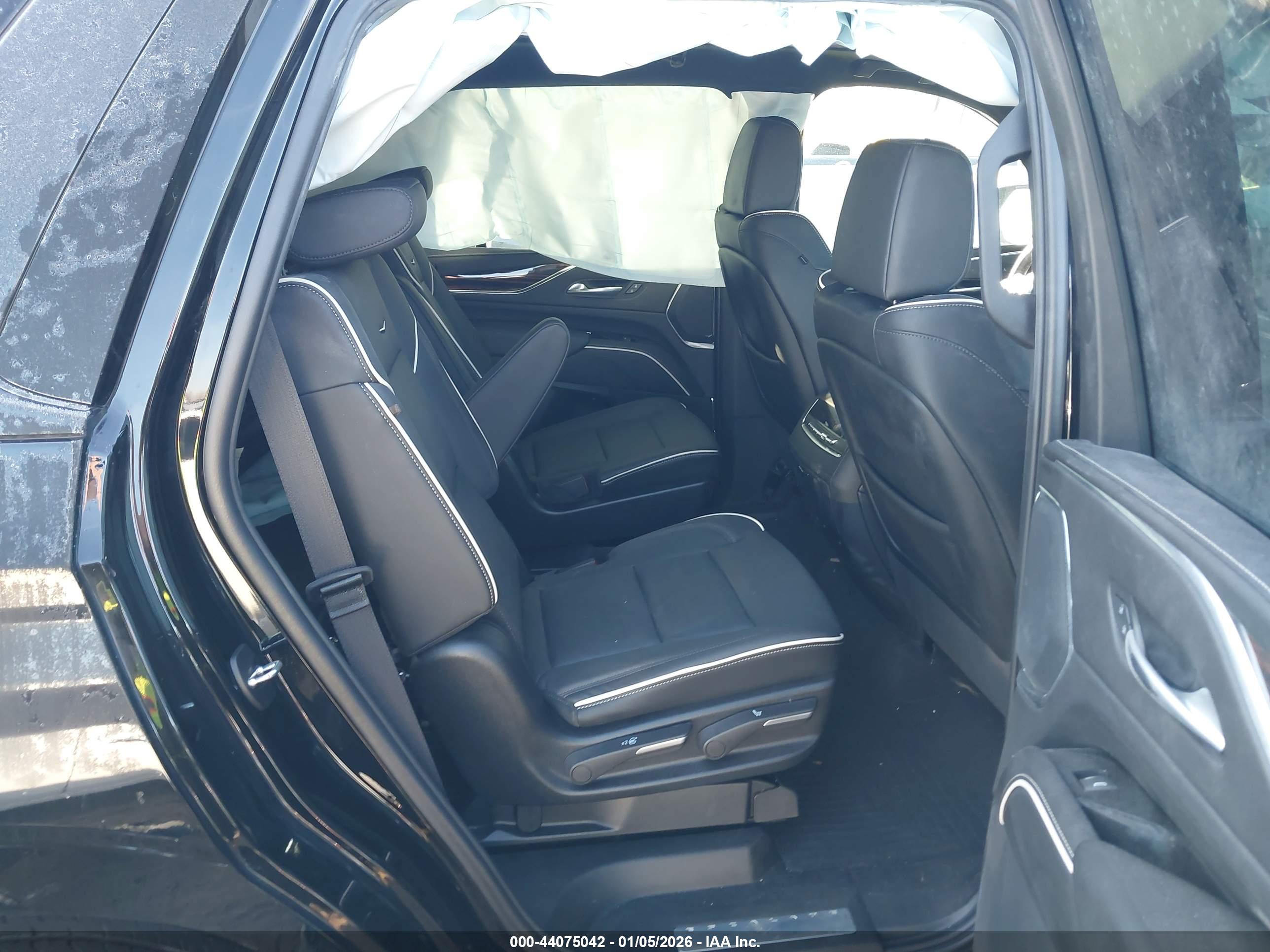 CADILLAC ESCALADE image 8