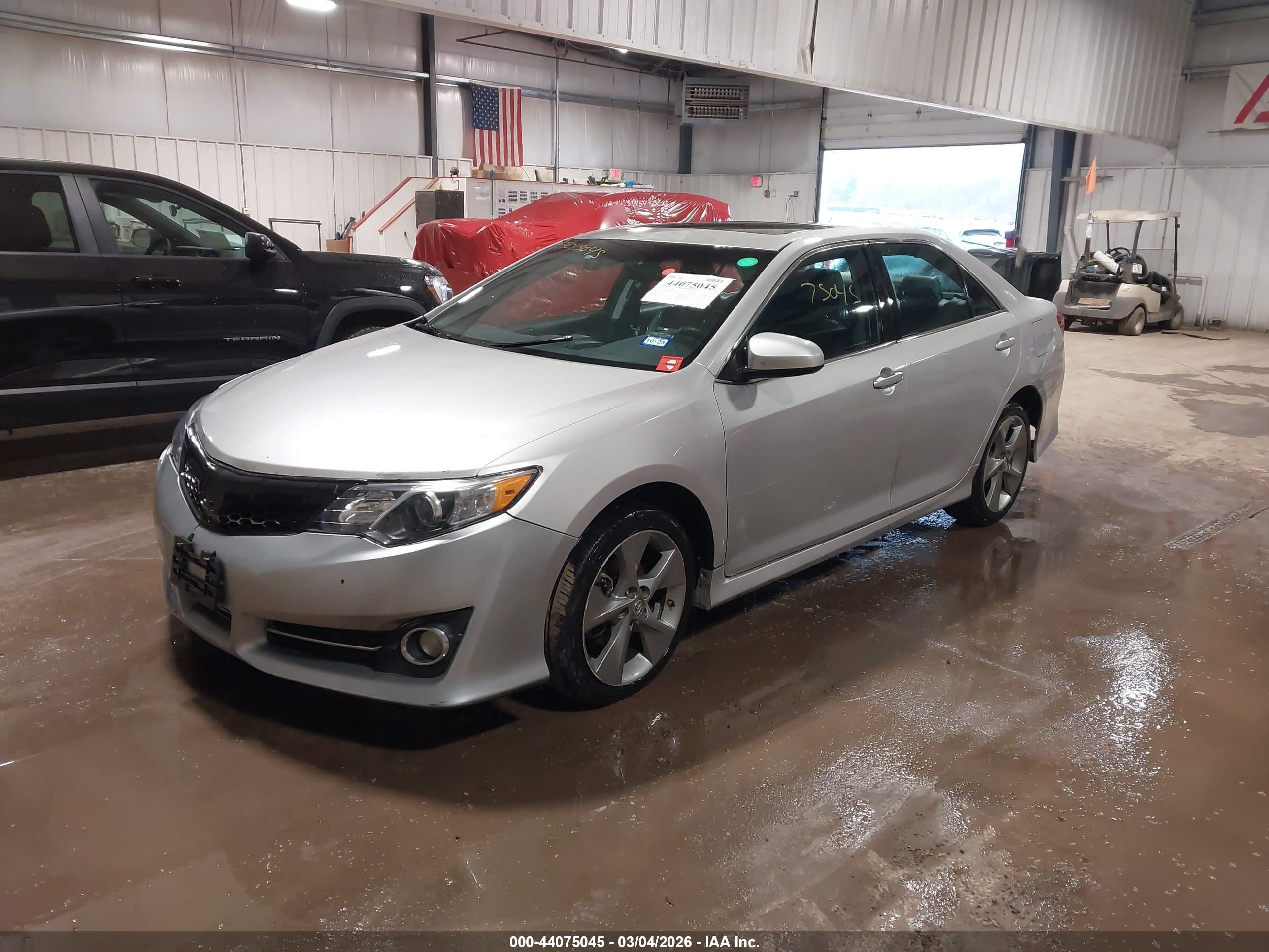TOYOTA CAMRY image 2