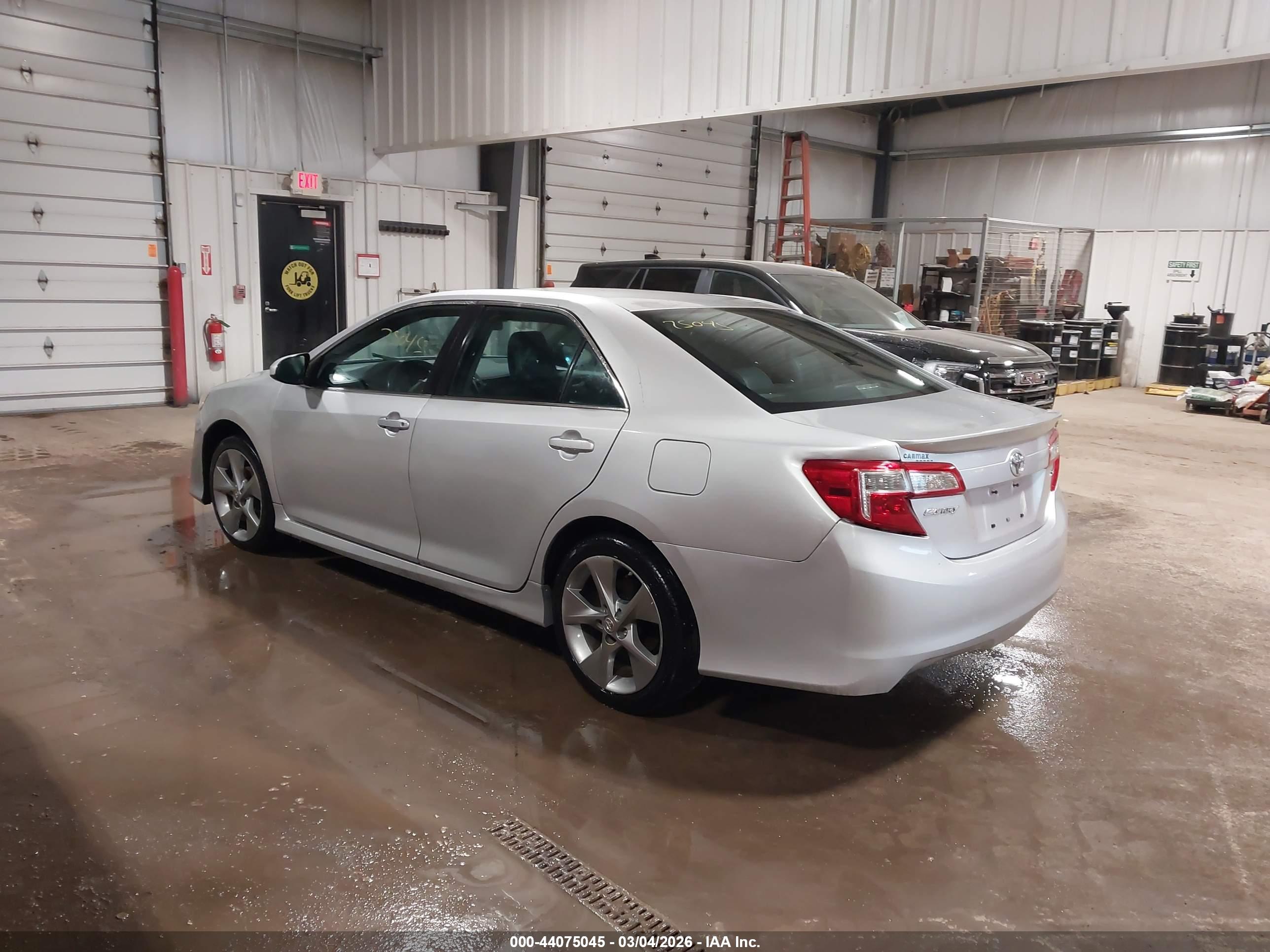 TOYOTA CAMRY image 3