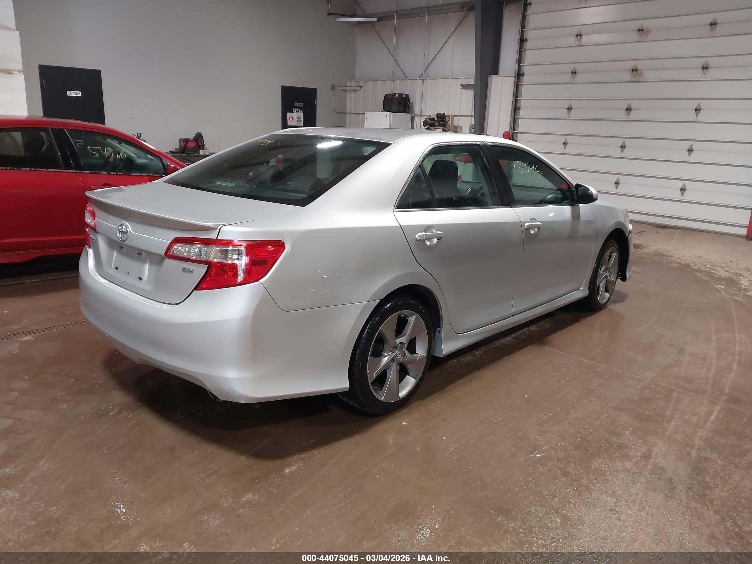 TOYOTA CAMRY image 4