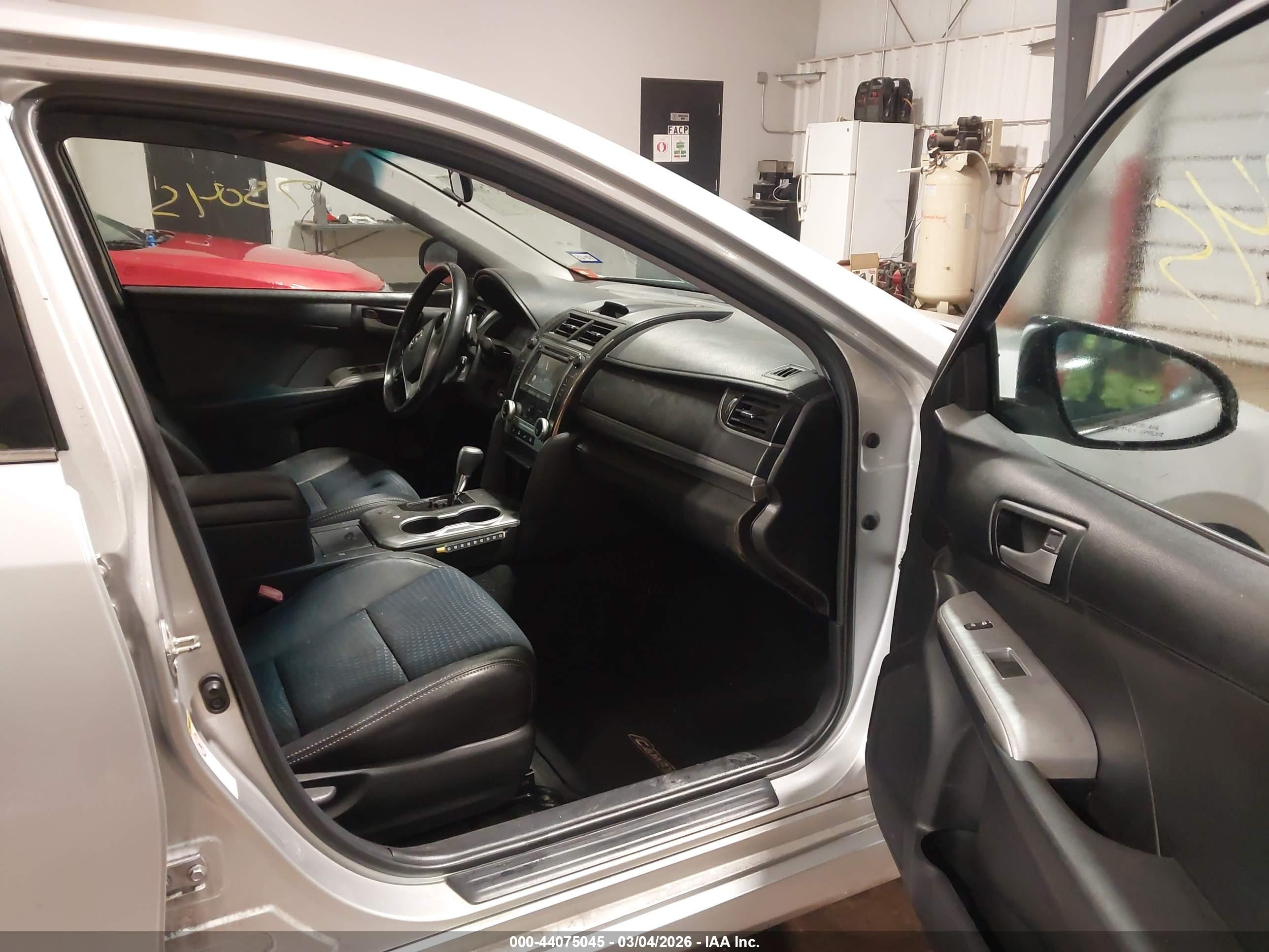 TOYOTA CAMRY image 5