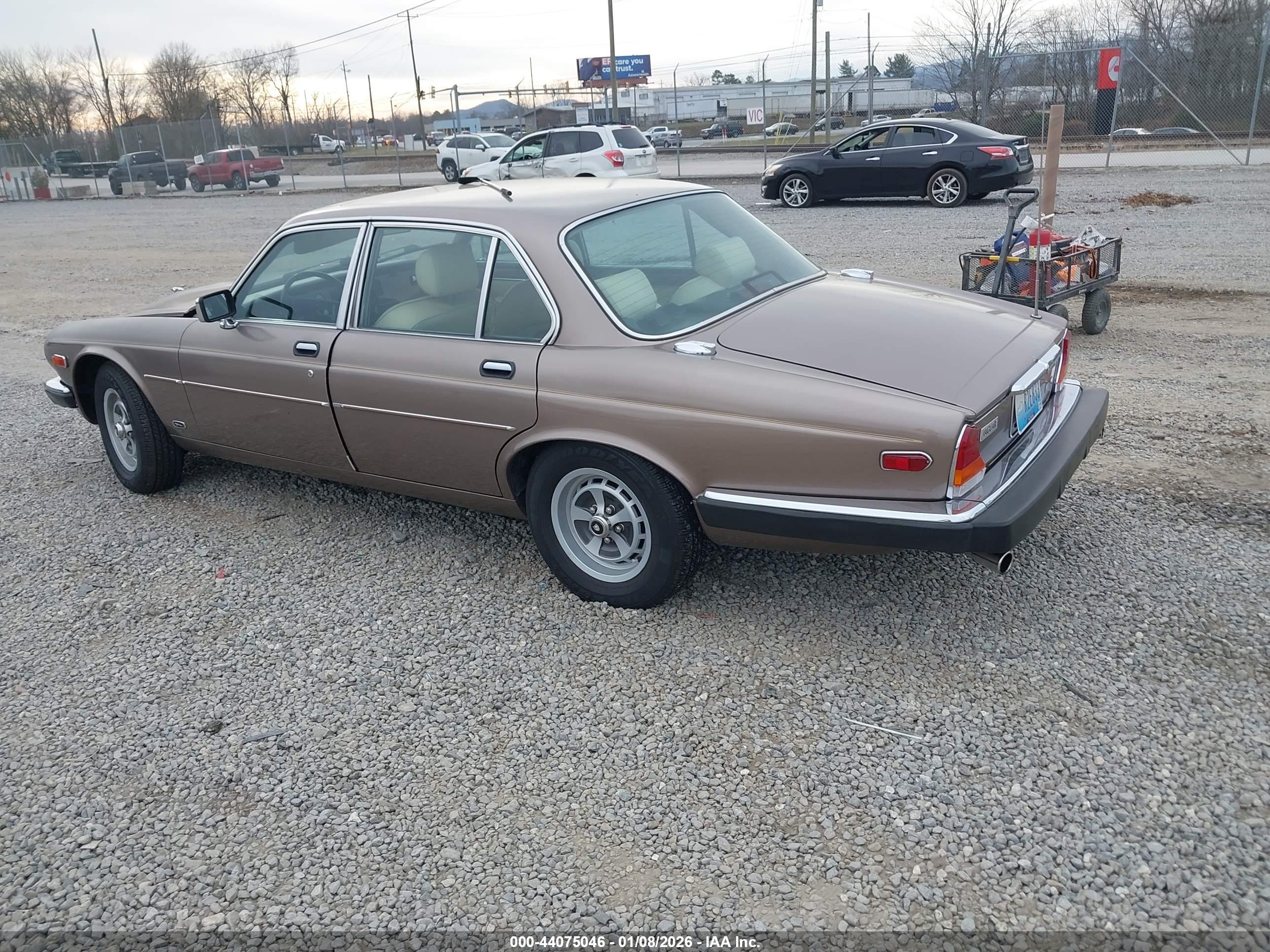 JAGUAR XJ6 image 3