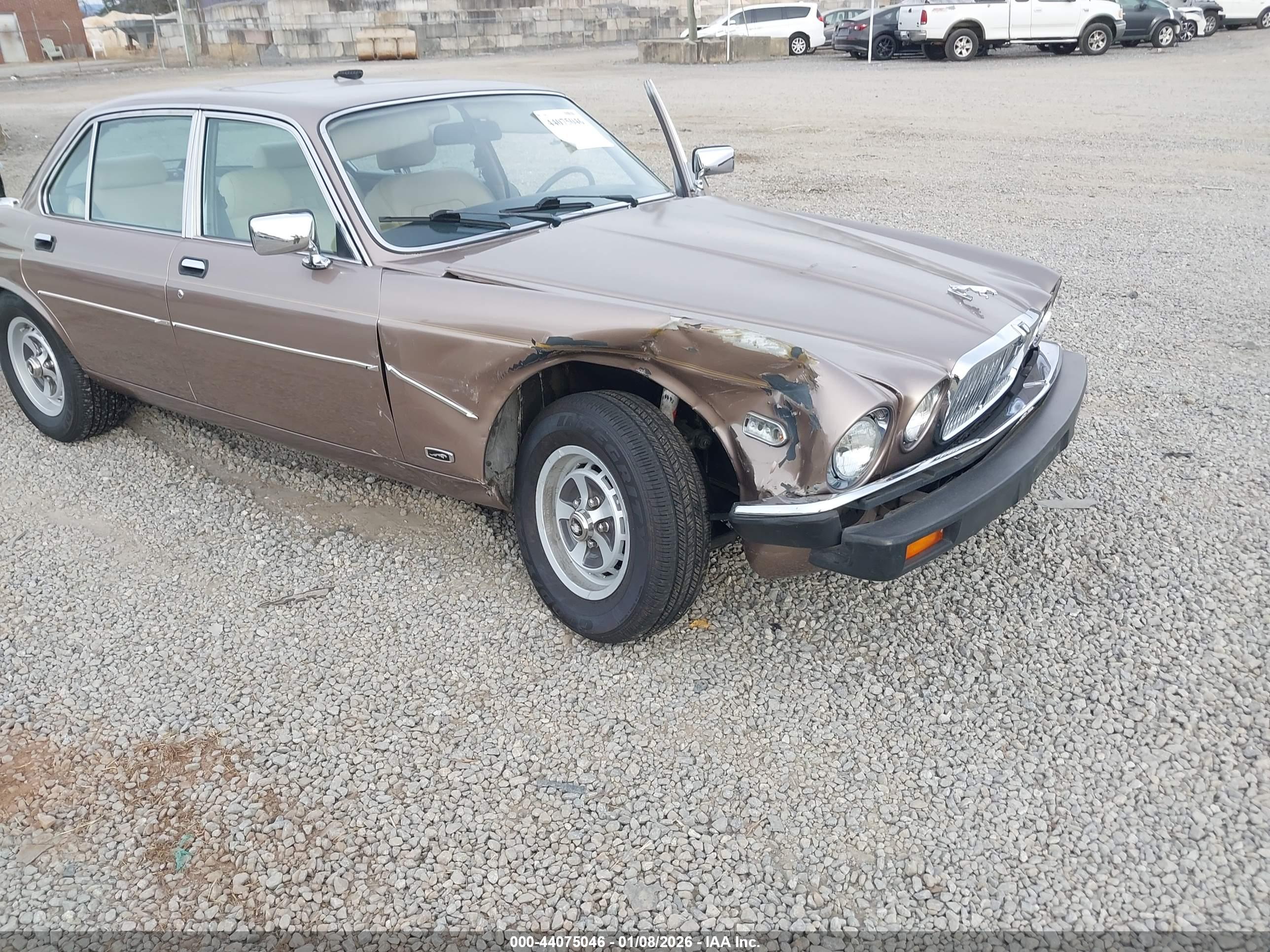 JAGUAR XJ6 image 6