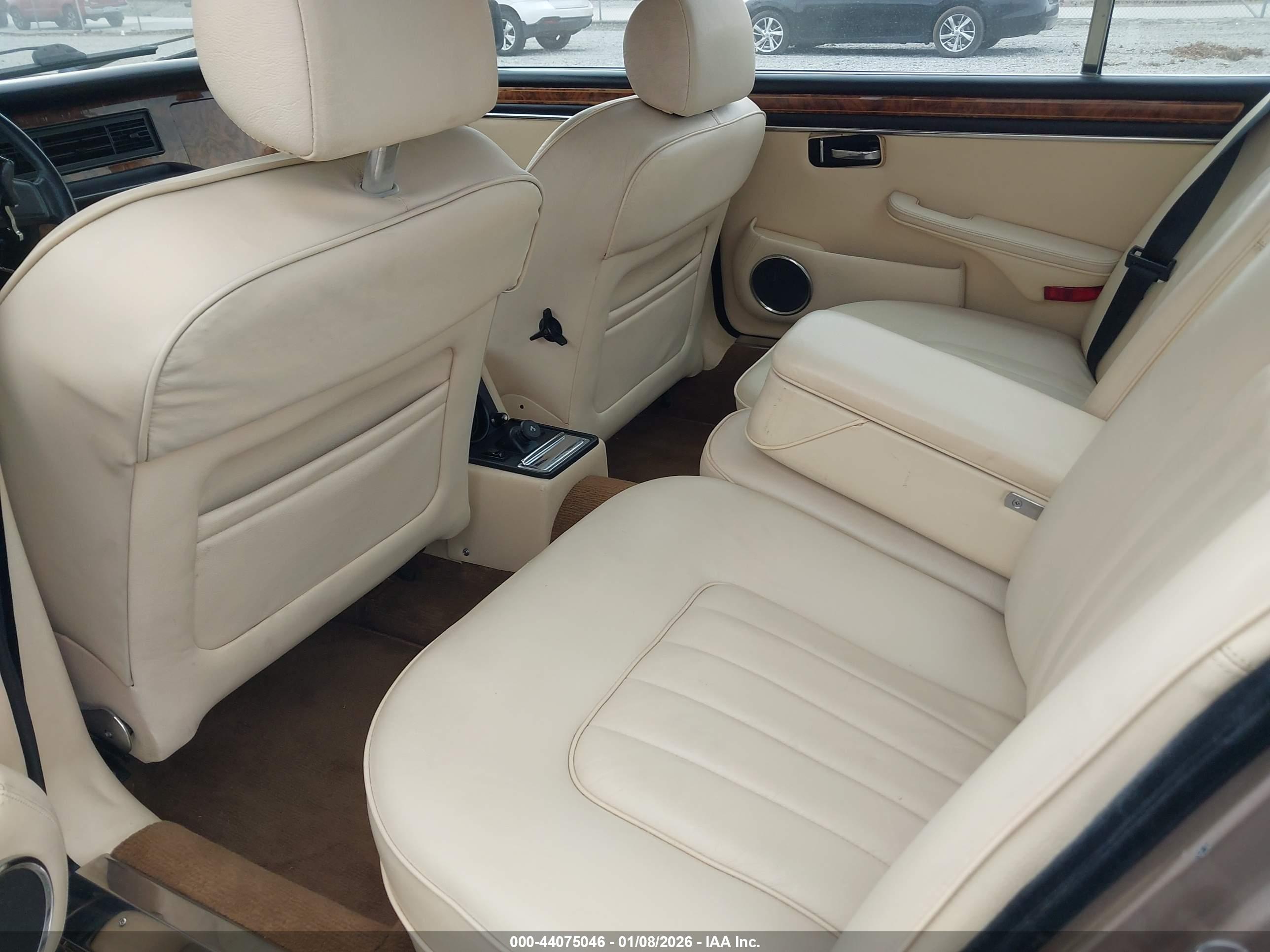 JAGUAR XJ6 image 8