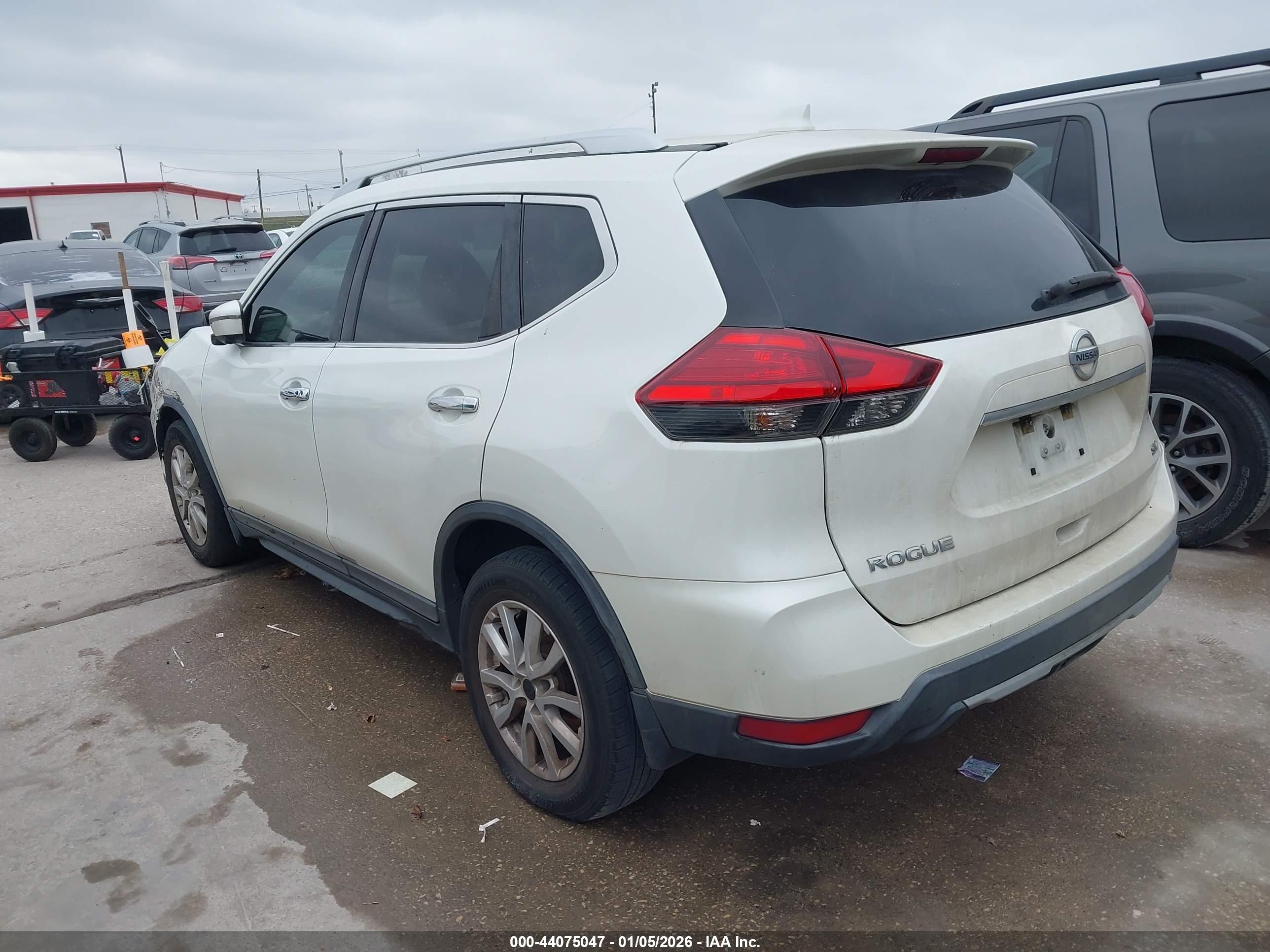 NISSAN ROGUE image 3