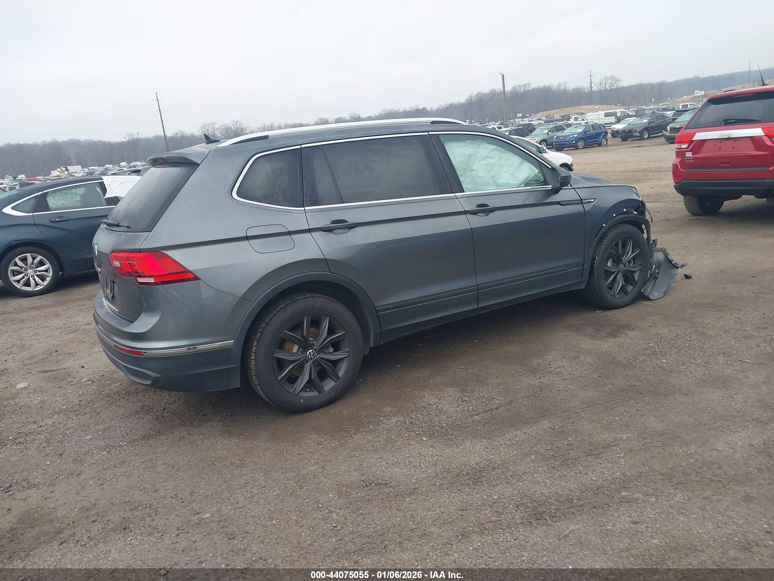 VOLKSWAGEN TIGUAN image 4