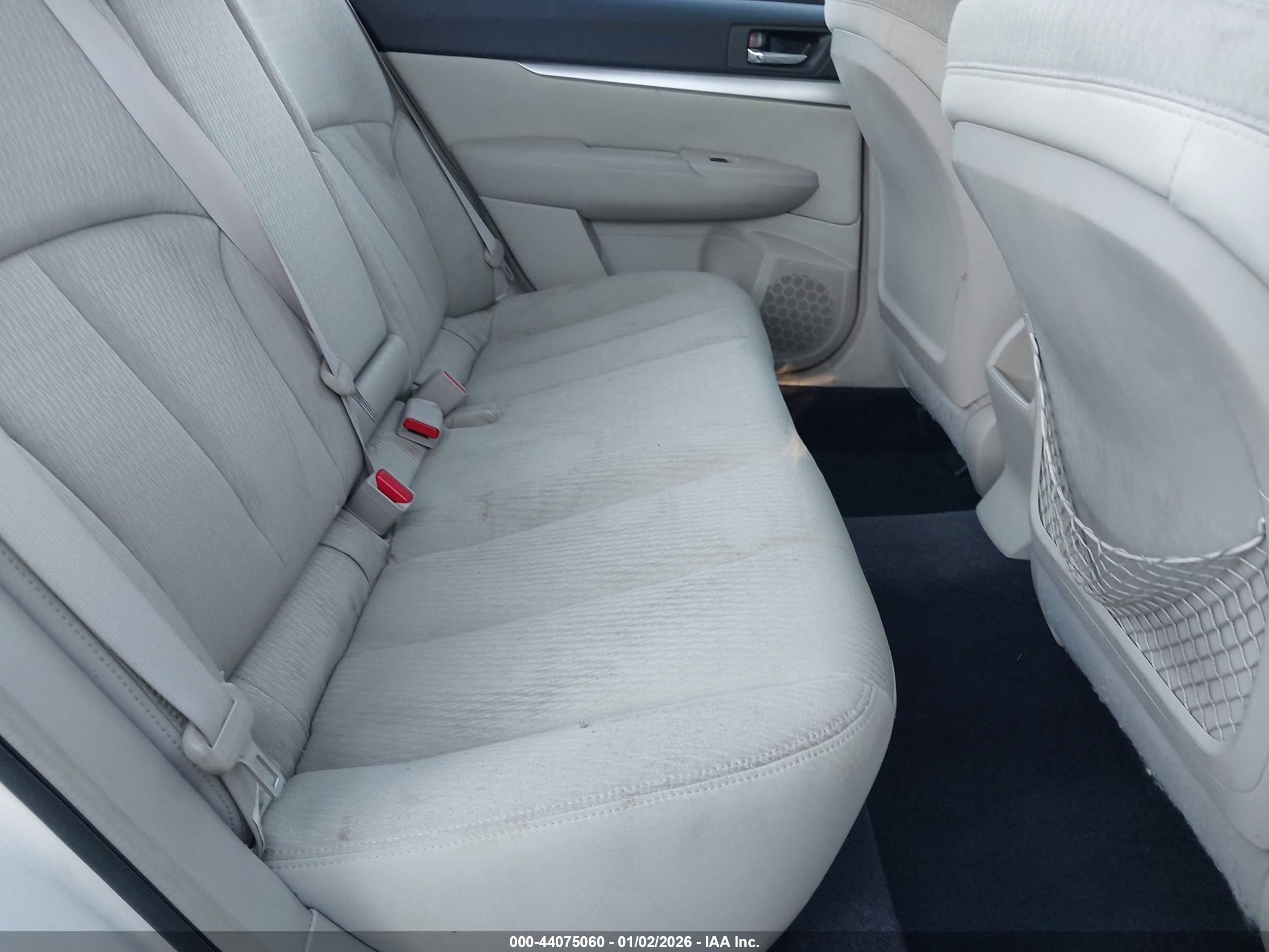SUBARU LEGACY image 8