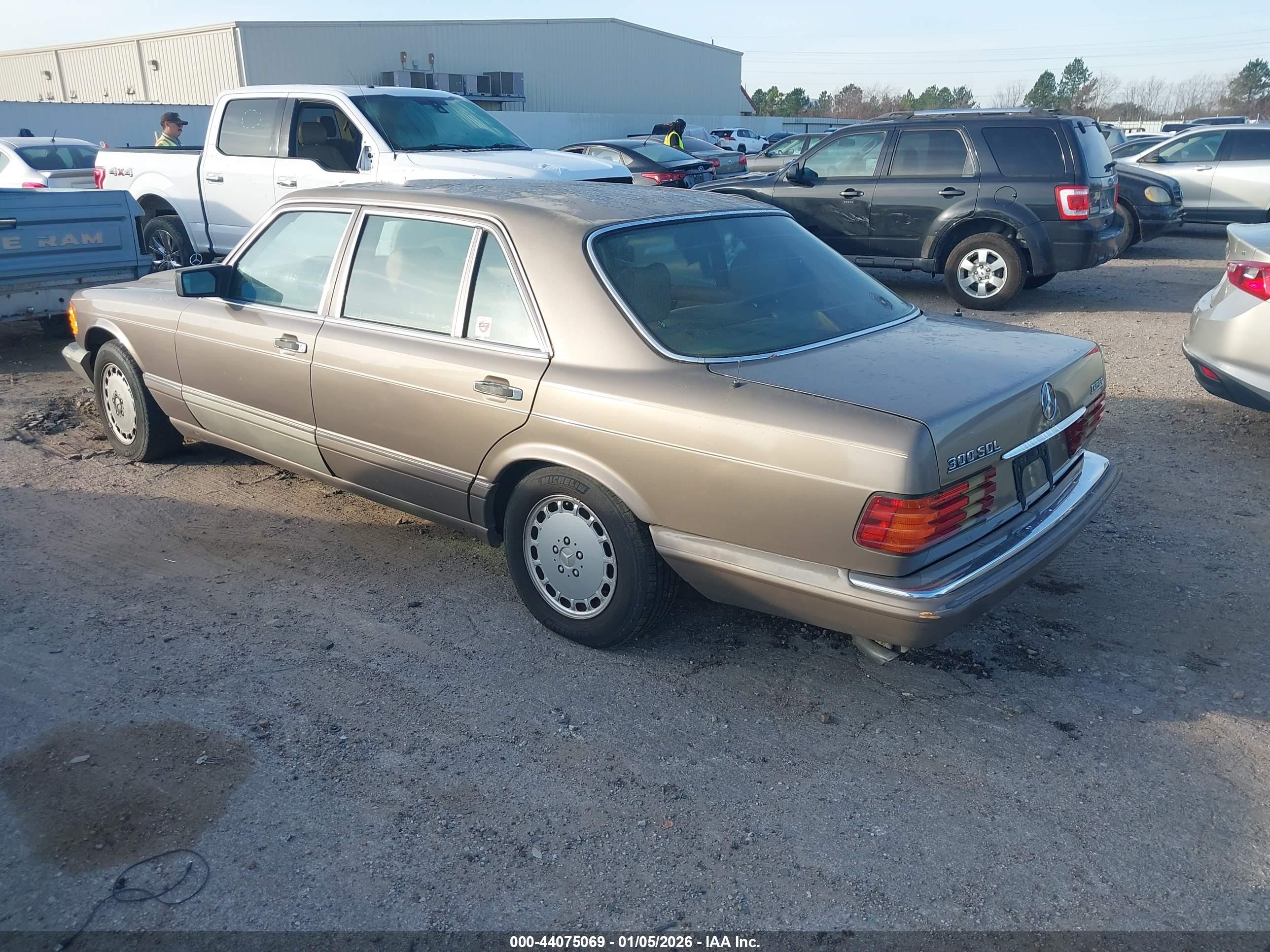 MERCEDES-BENZ 300 image 3