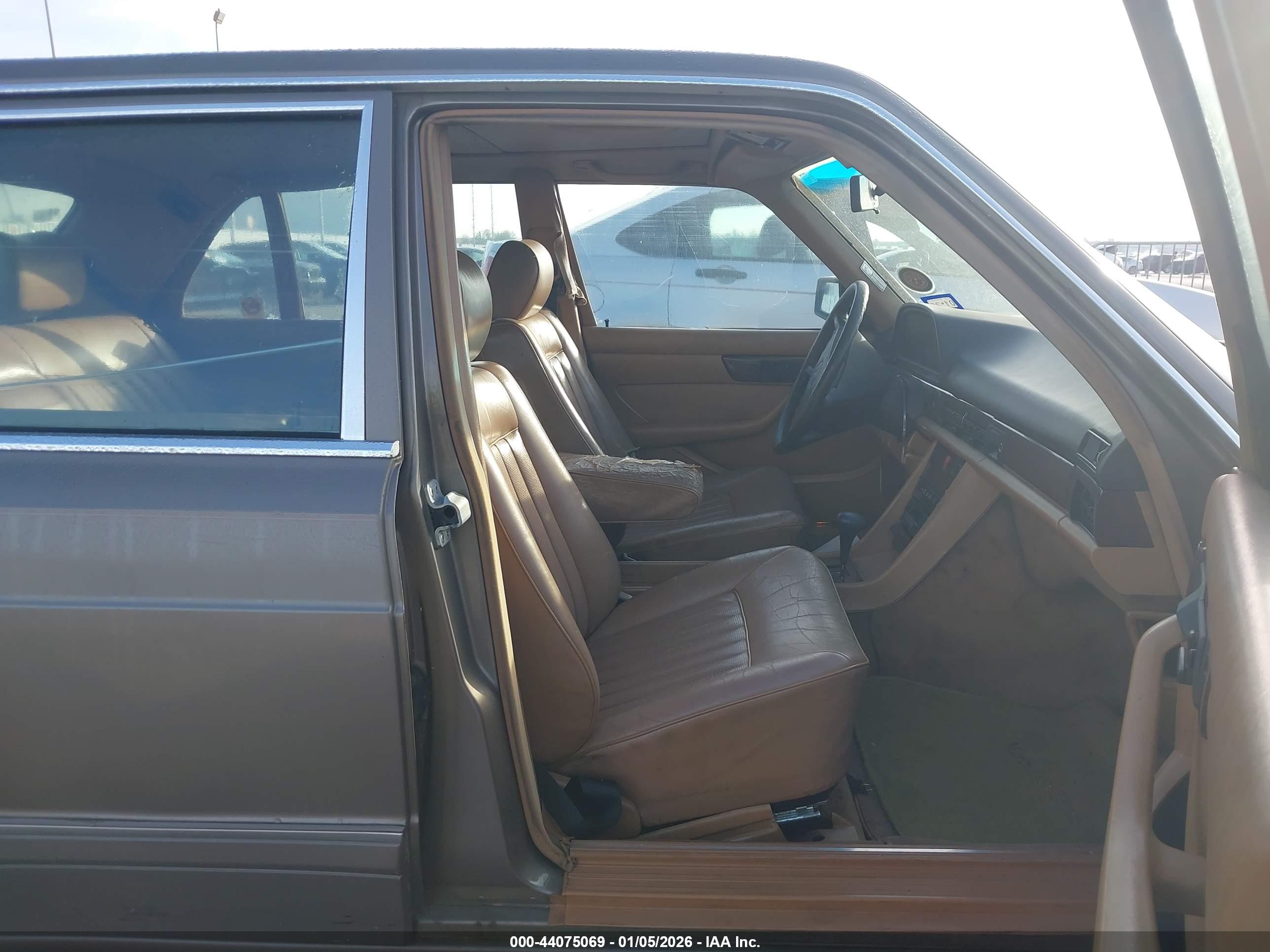 MERCEDES-BENZ 300 image 5