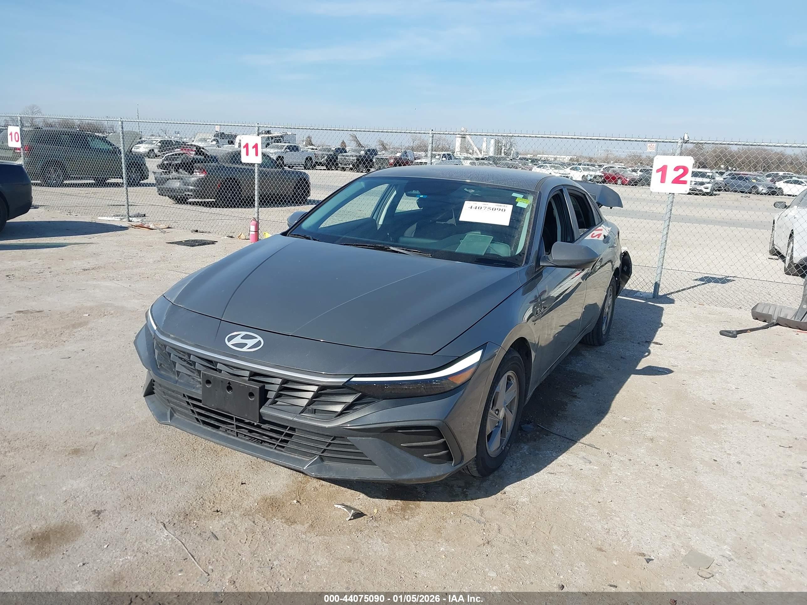 HYUNDAI ELANTRA image 2