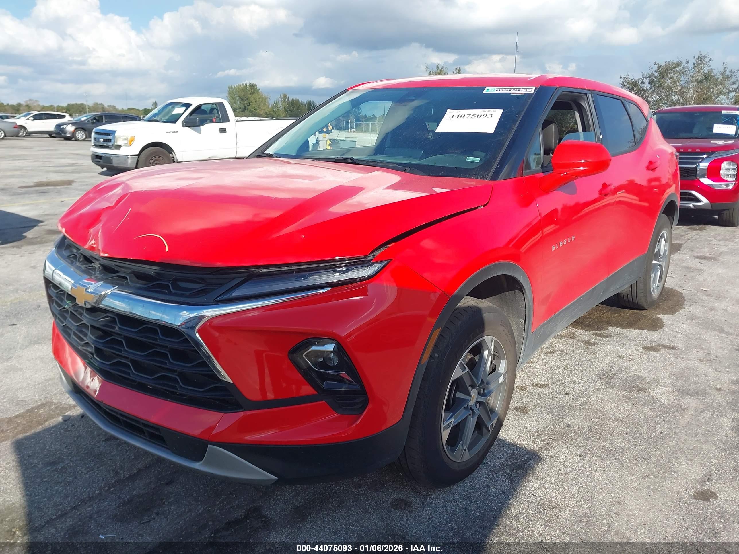 CHEVROLET BLAZER image 2