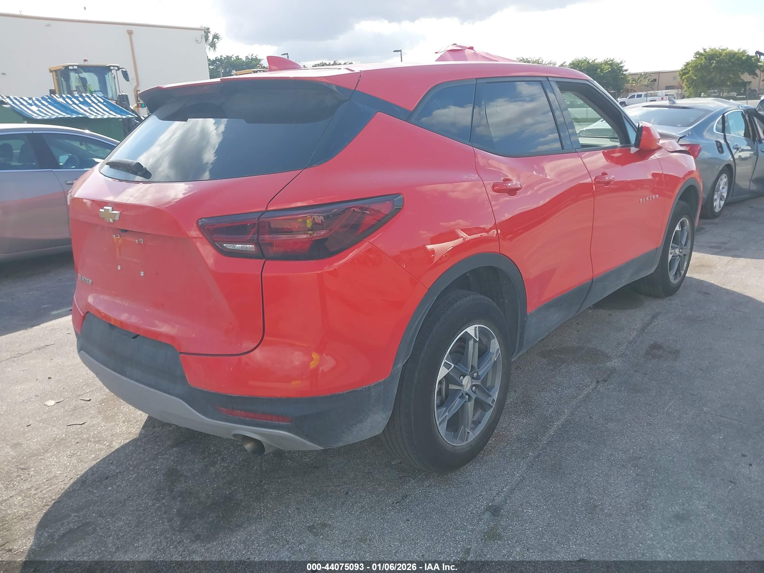 CHEVROLET BLAZER image 4