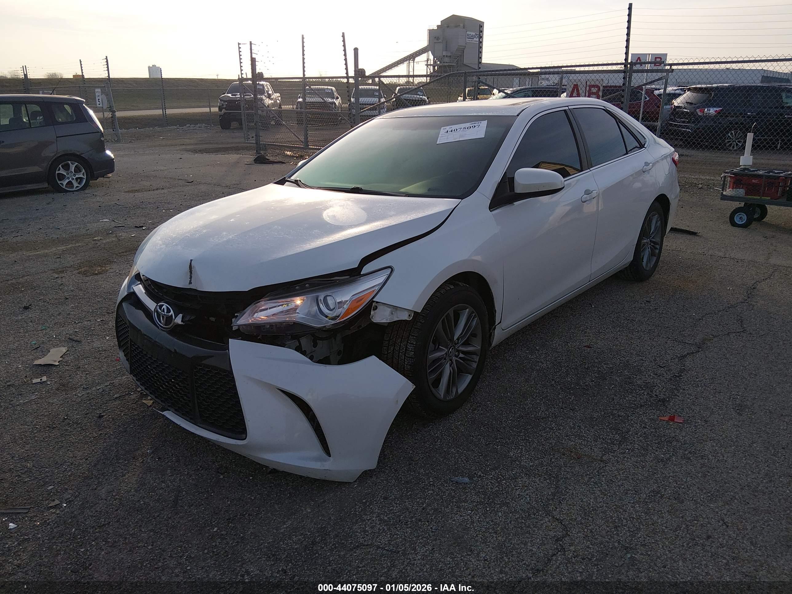 TOYOTA CAMRY image 2